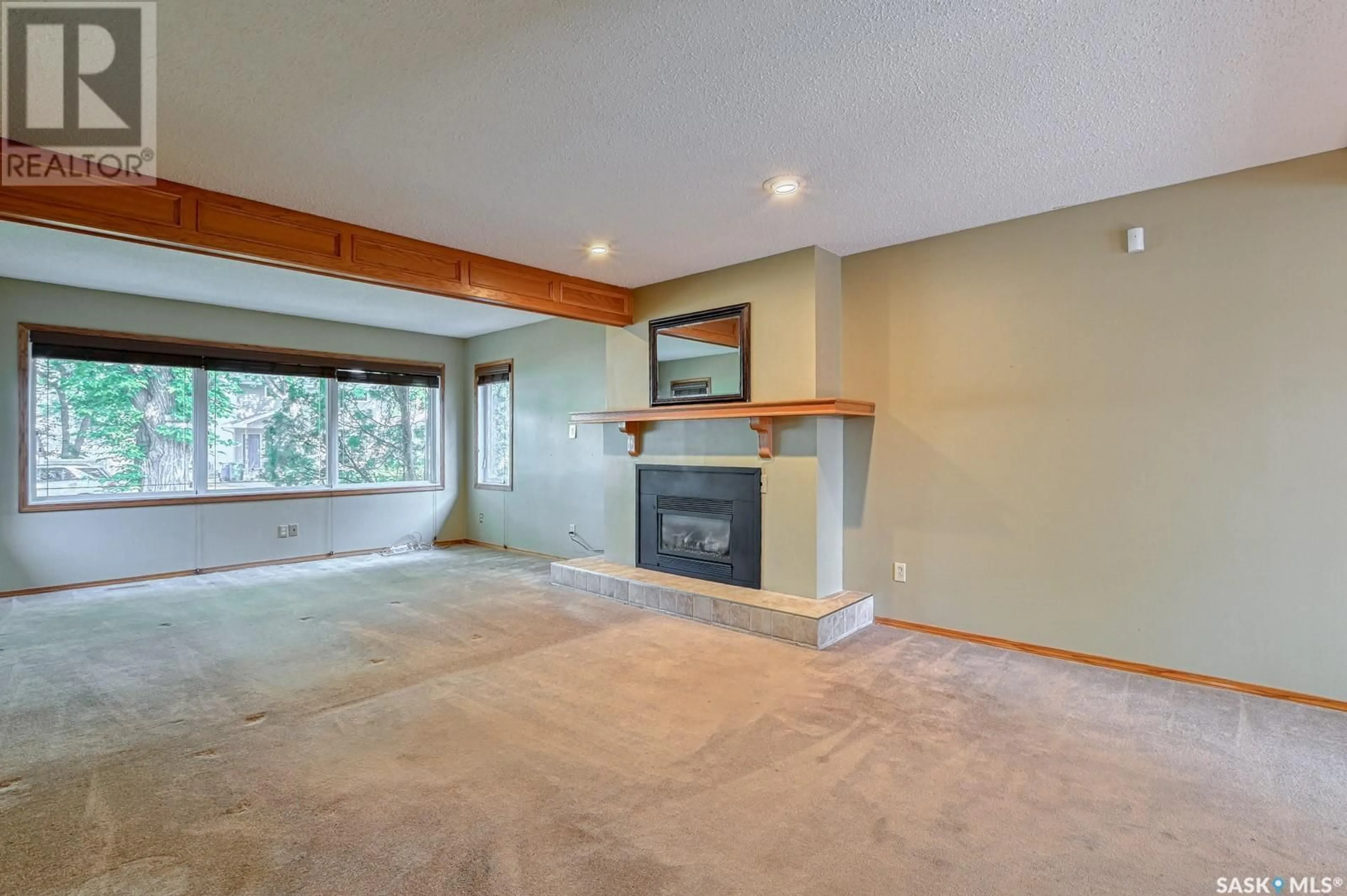 Living room with furniture, unknown for 901 SHANNON ROAD, Regina Saskatchewan S4S5K3