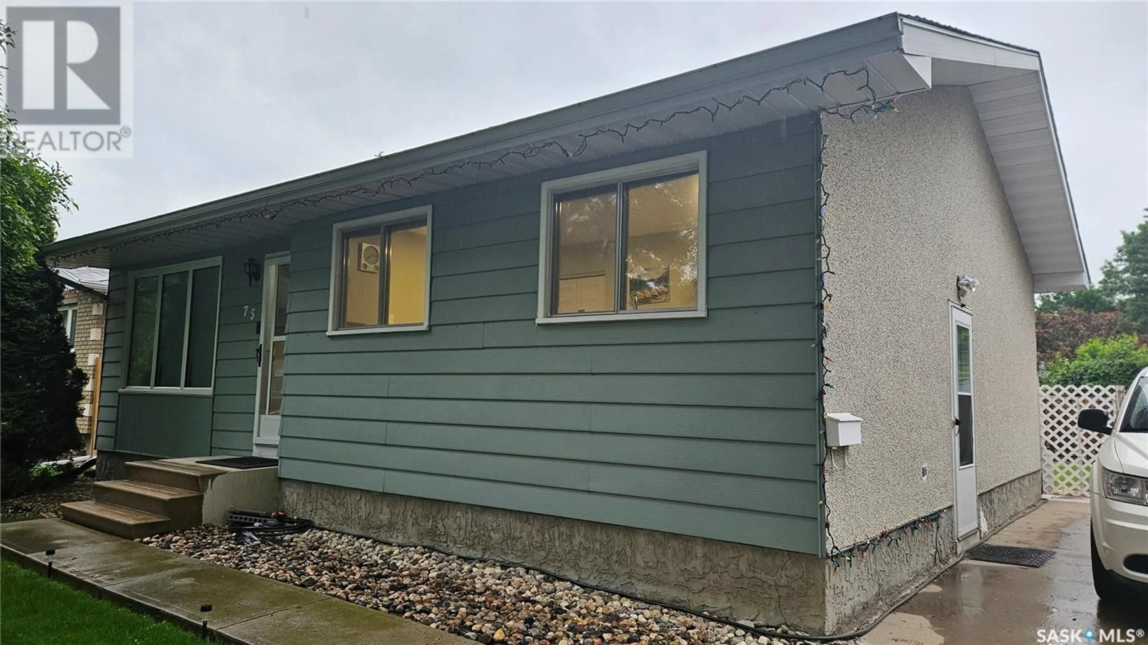 Home with vinyl exterior material, building for 75 WALTER CRESCENT, Regina Saskatchewan S4X1L5