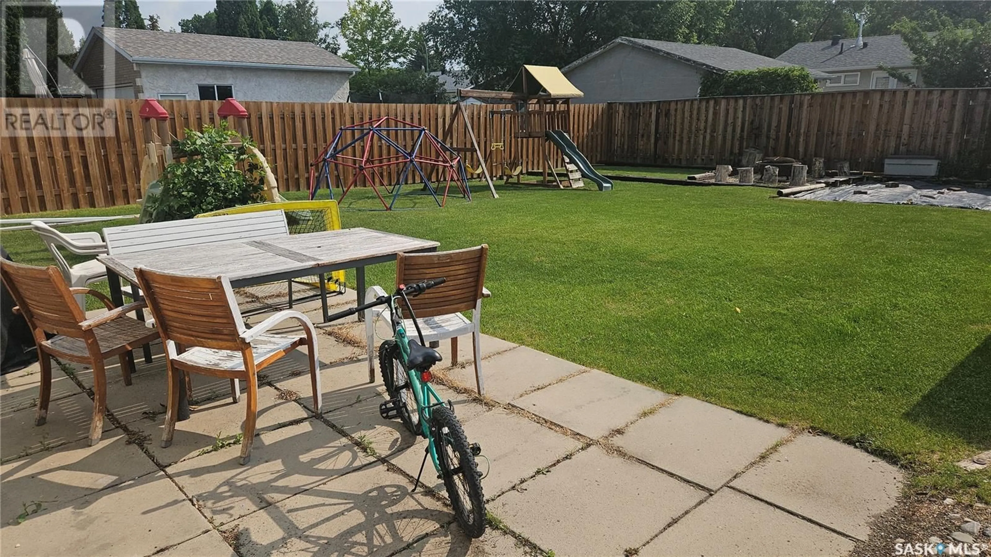 Patio, street for 75 WALTER CRESCENT, Regina Saskatchewan S4X1L5