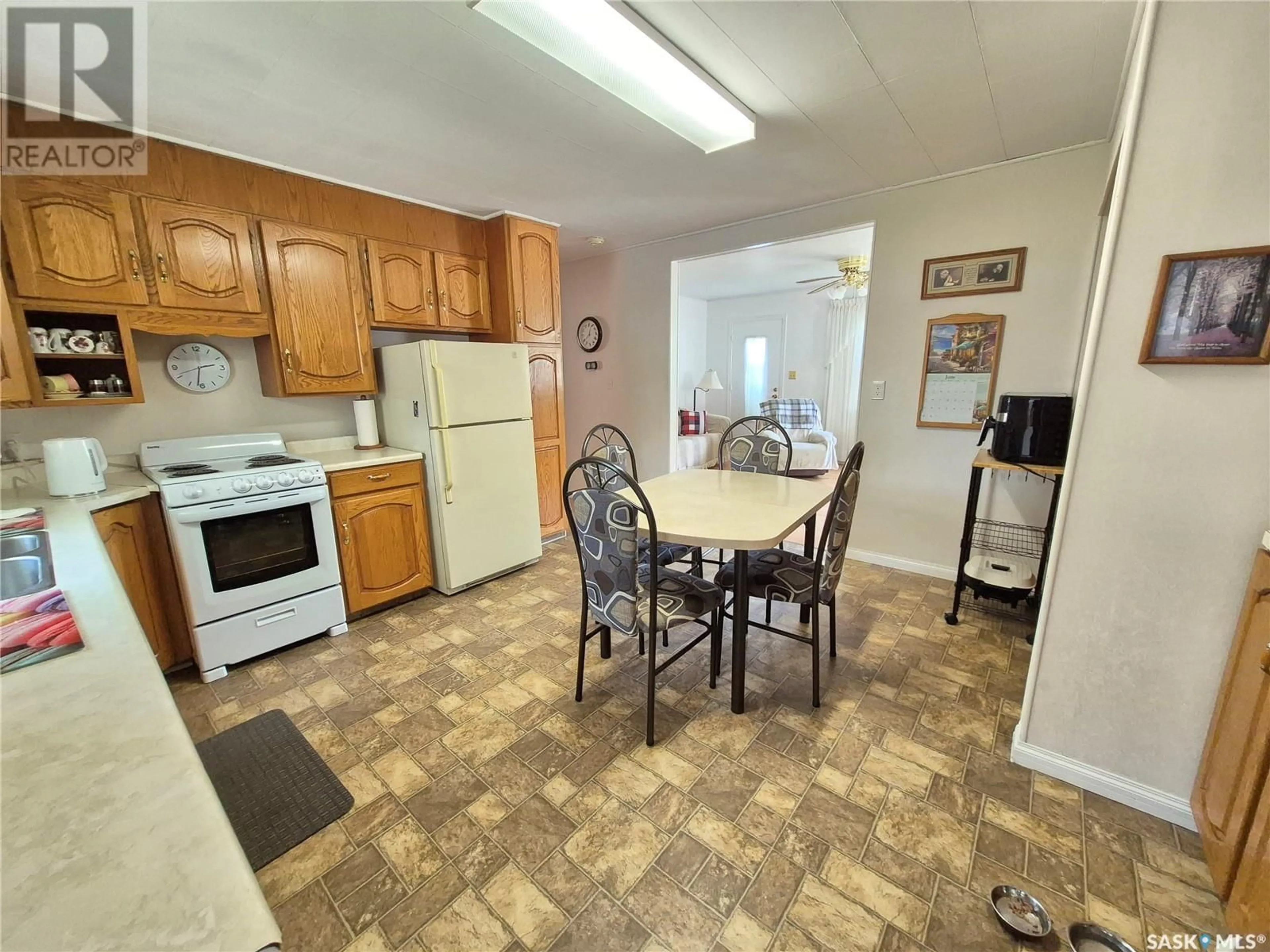 Unknown for 427 ALBERT STREET, Weyburn Saskatchewan S4H1G4