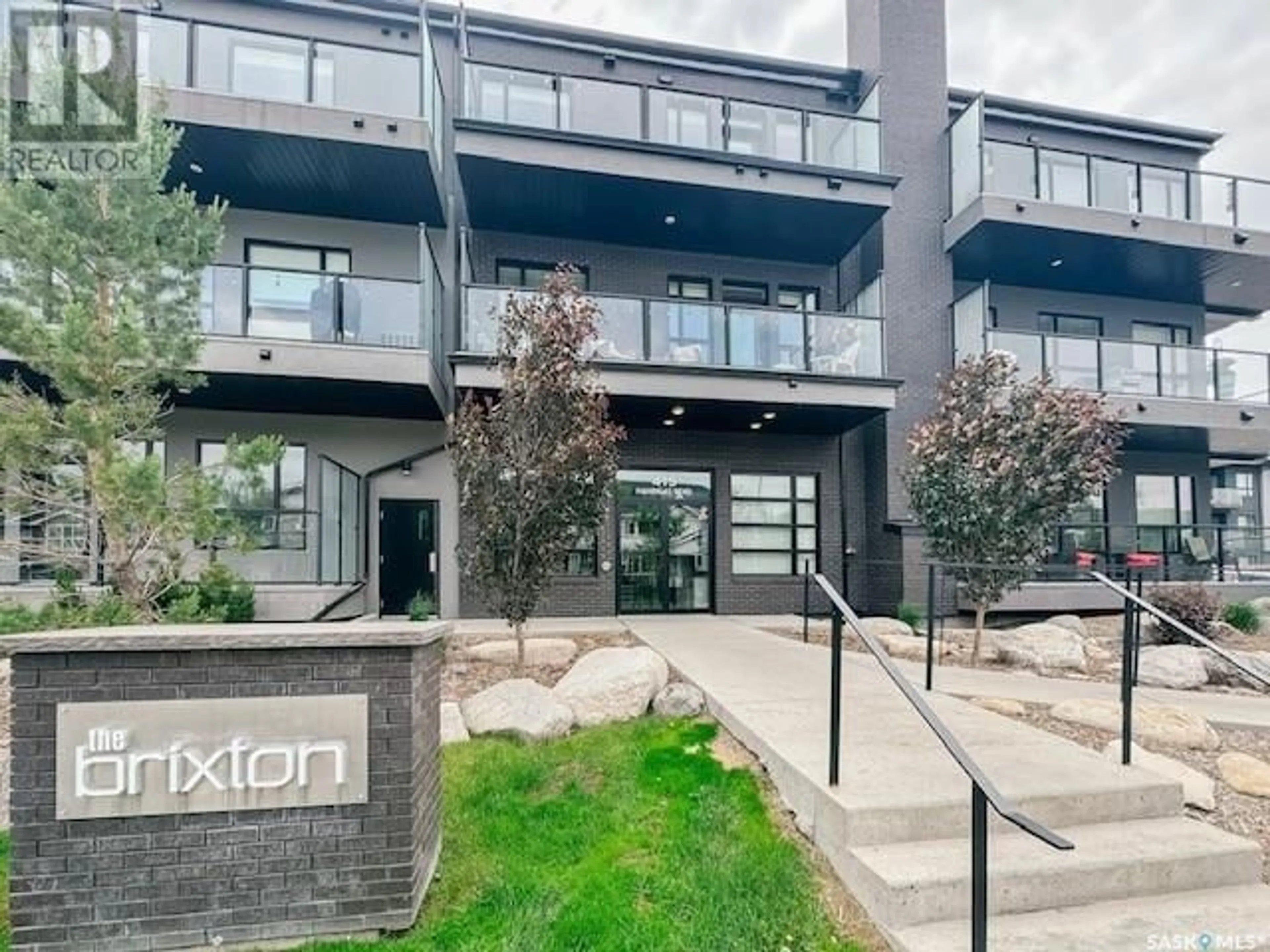 Indoor foyer for 415 - 118 MANINGAS BEND, Saskatoon Saskatchewan S7W0T6