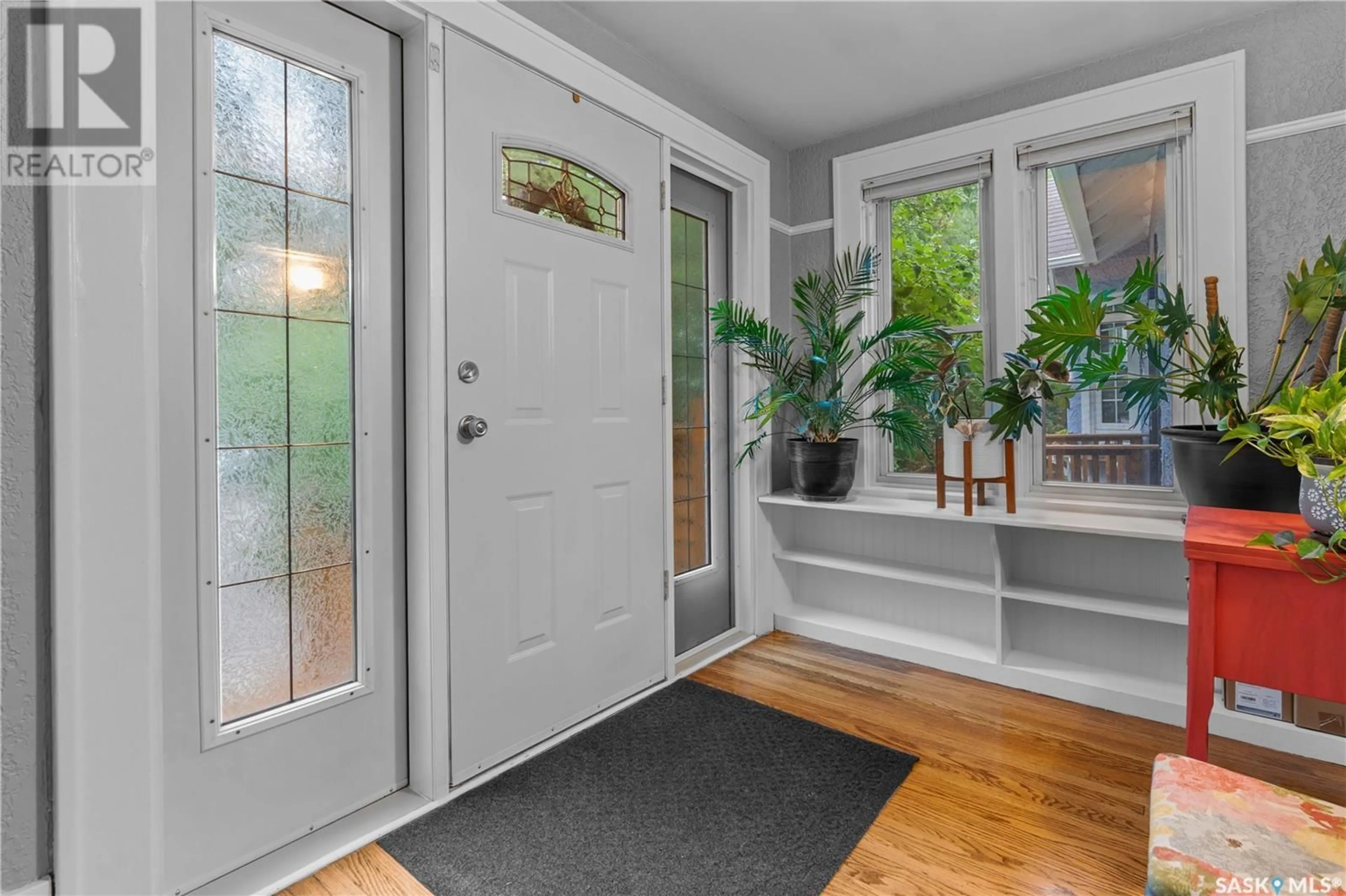 Indoor entryway for 220 ANGUS CRESCENT, Regina Saskatchewan S4T6N4