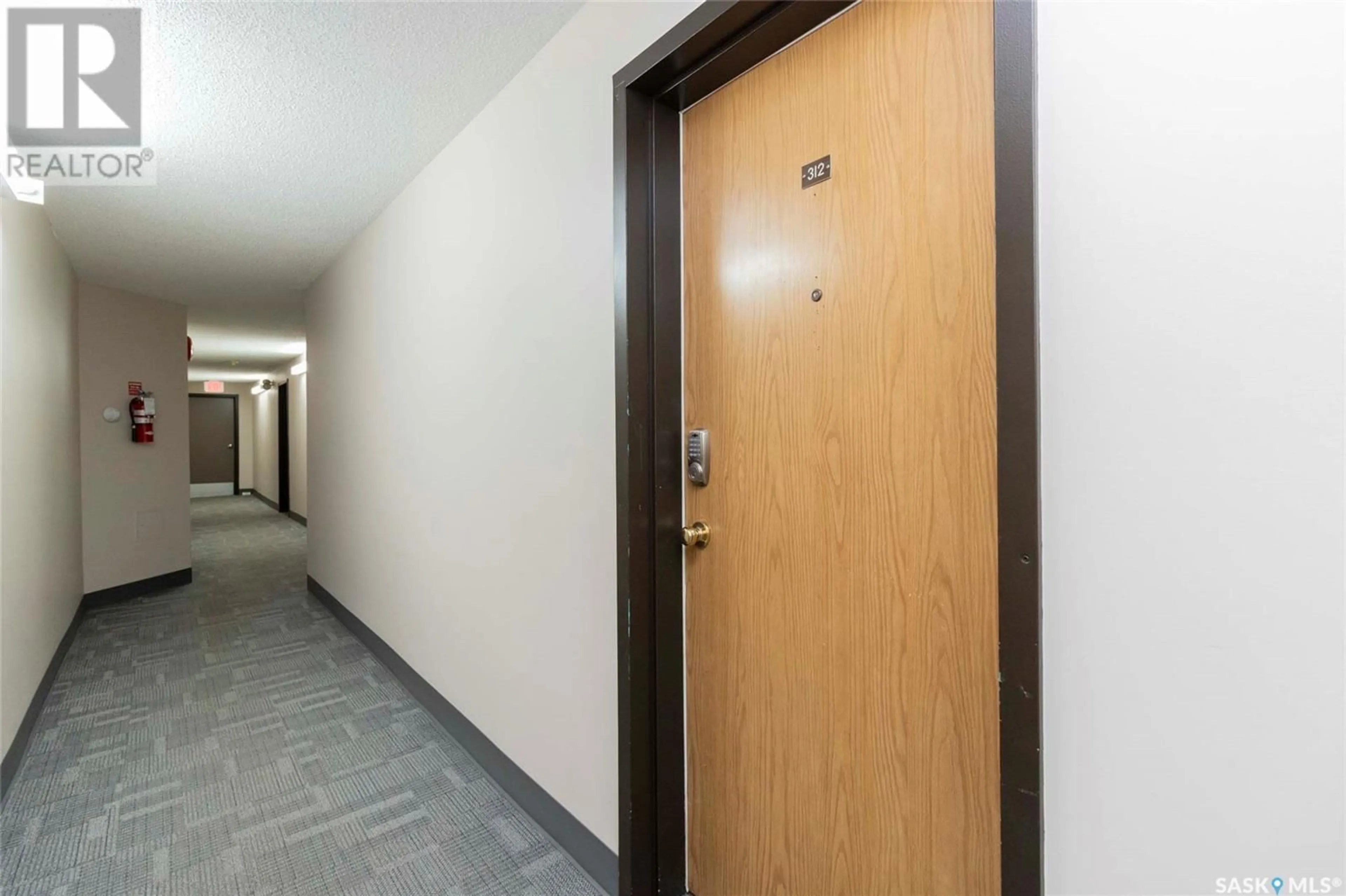 Indoor foyer for 610 - 312 HILLIARD STREET, Saskatoon Saskatchewan S7M5L5