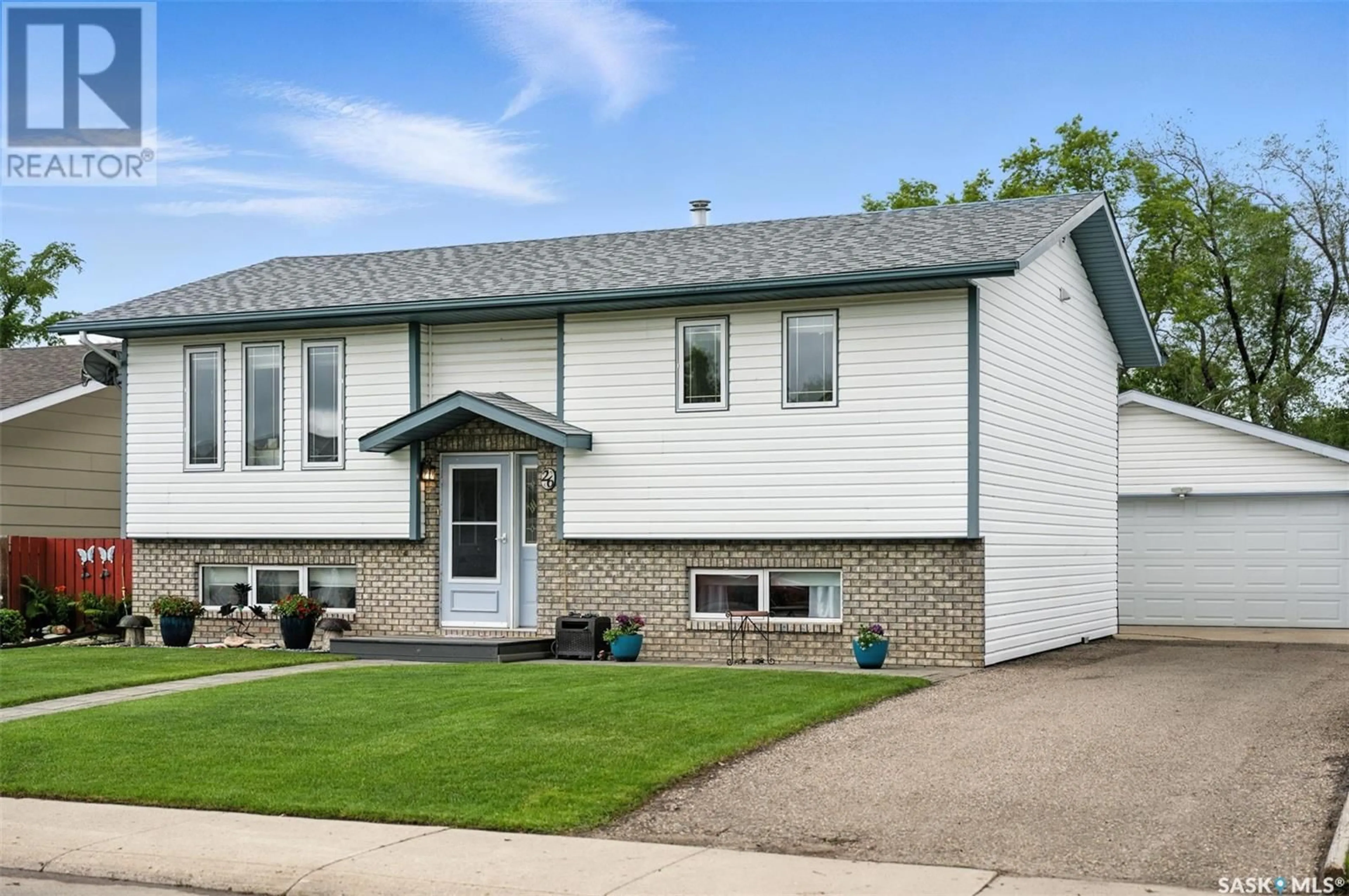 Home with vinyl exterior material, street for 26 HOWARD CRESCENT, Lanigan Saskatchewan S0K2M0