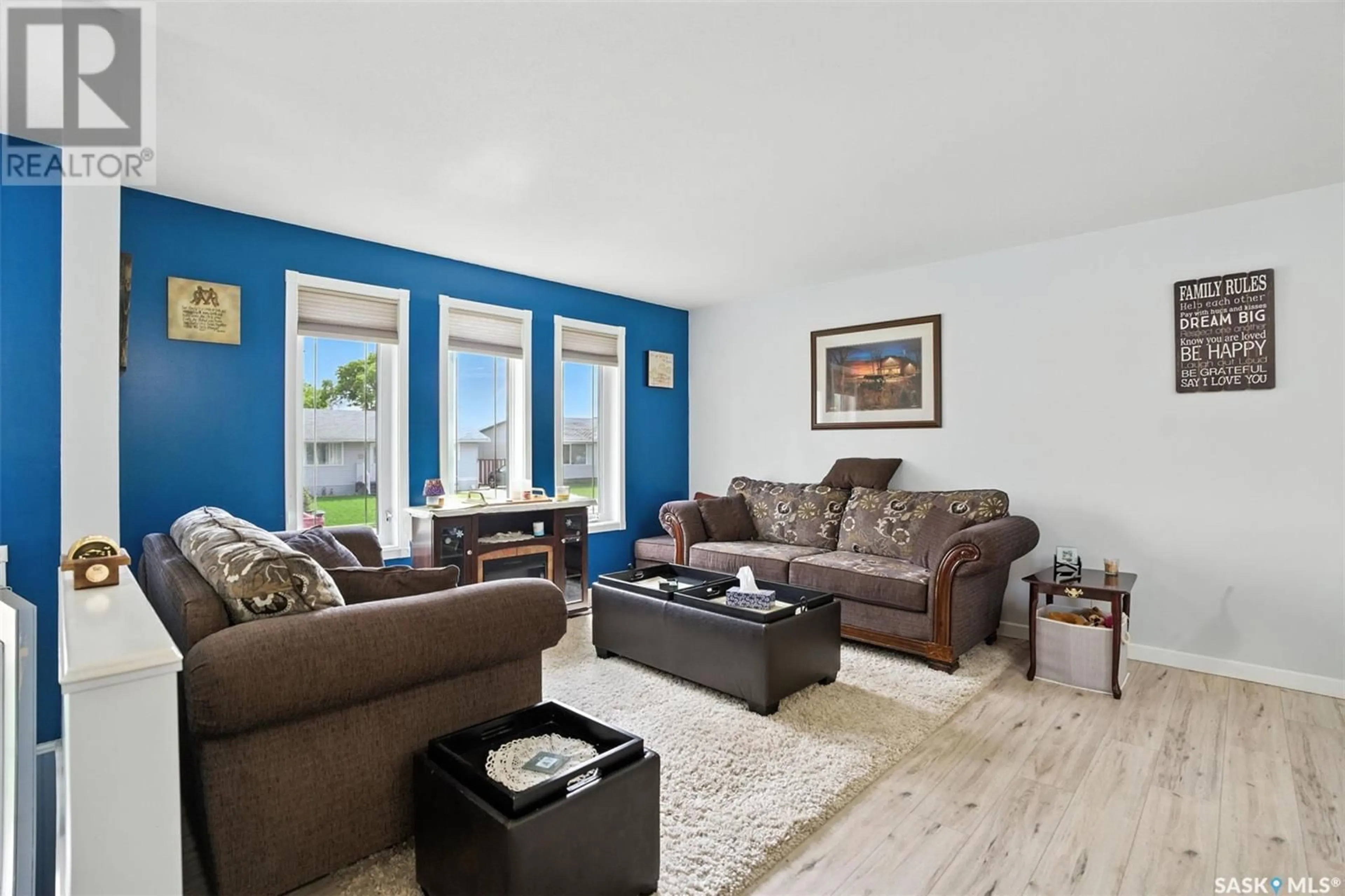 Living room with furniture, wood/laminate floor for 26 HOWARD CRESCENT, Lanigan Saskatchewan S0K2M0