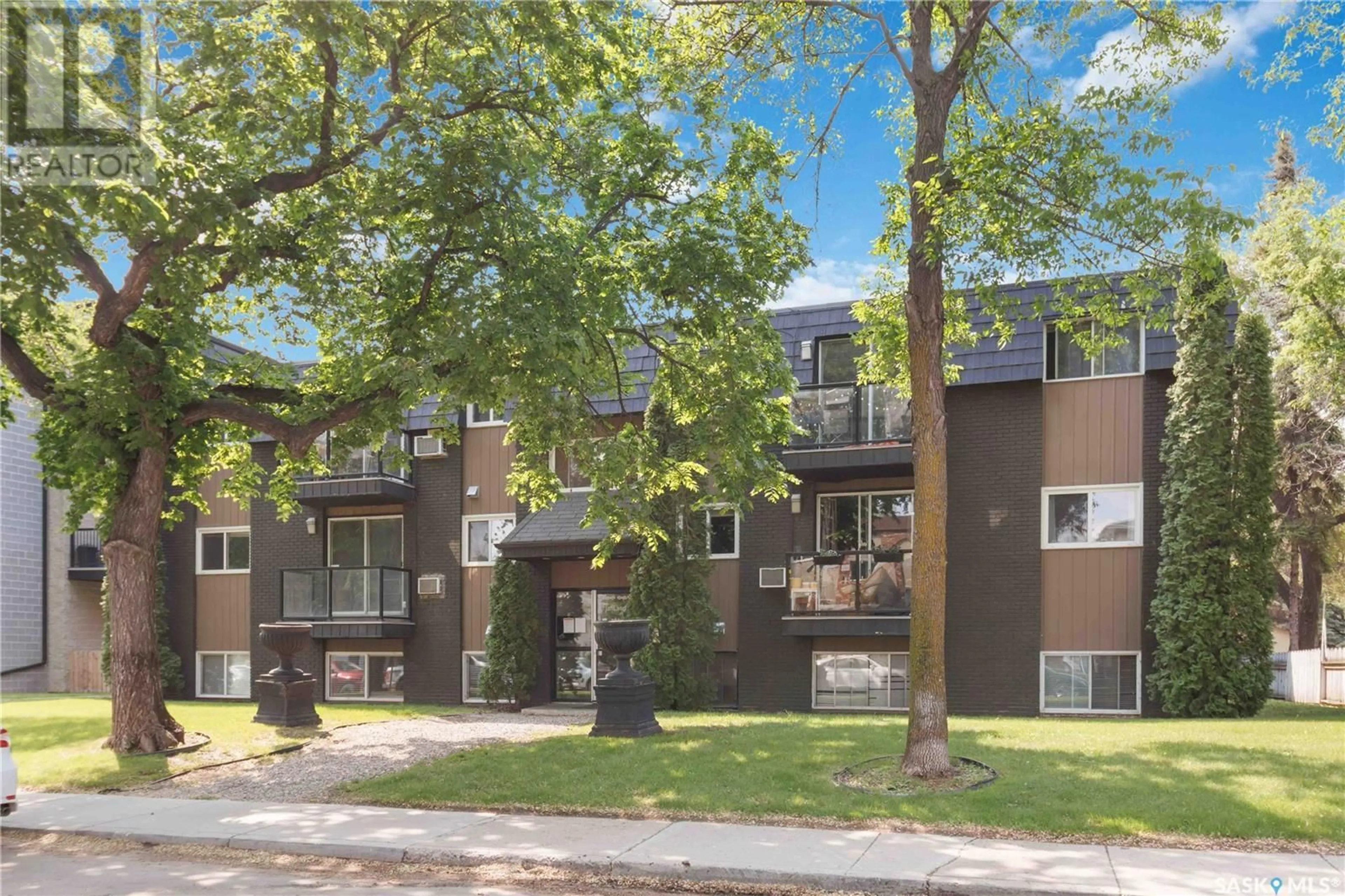 Patio, street for E - 201 920 9TH STREET, Saskatoon Saskatchewan S7H0N1