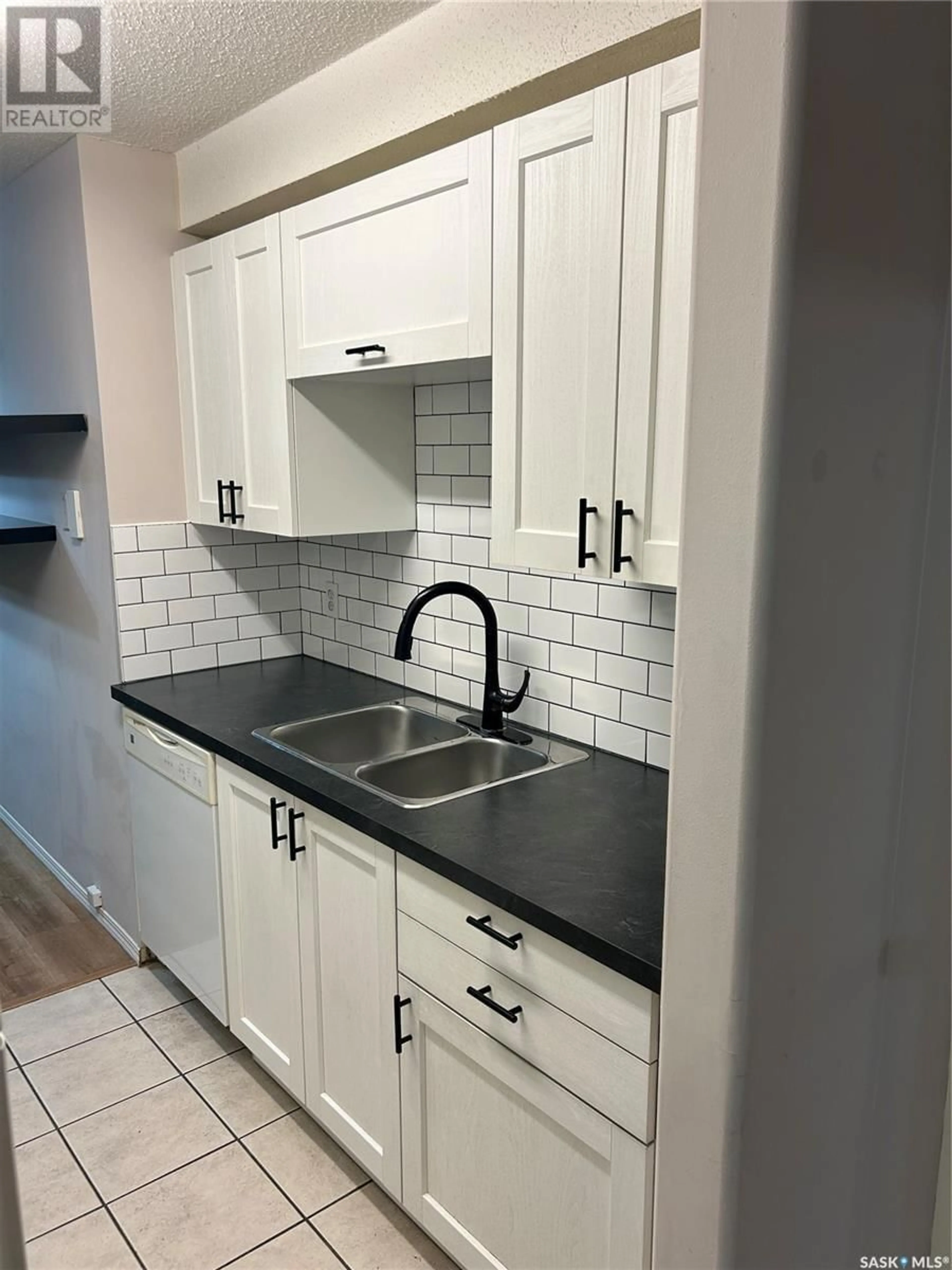 Standard kitchen, ceramic/tile floor for E - 1211 425 115TH STREET, Saskatoon Saskatchewan S7N2E5