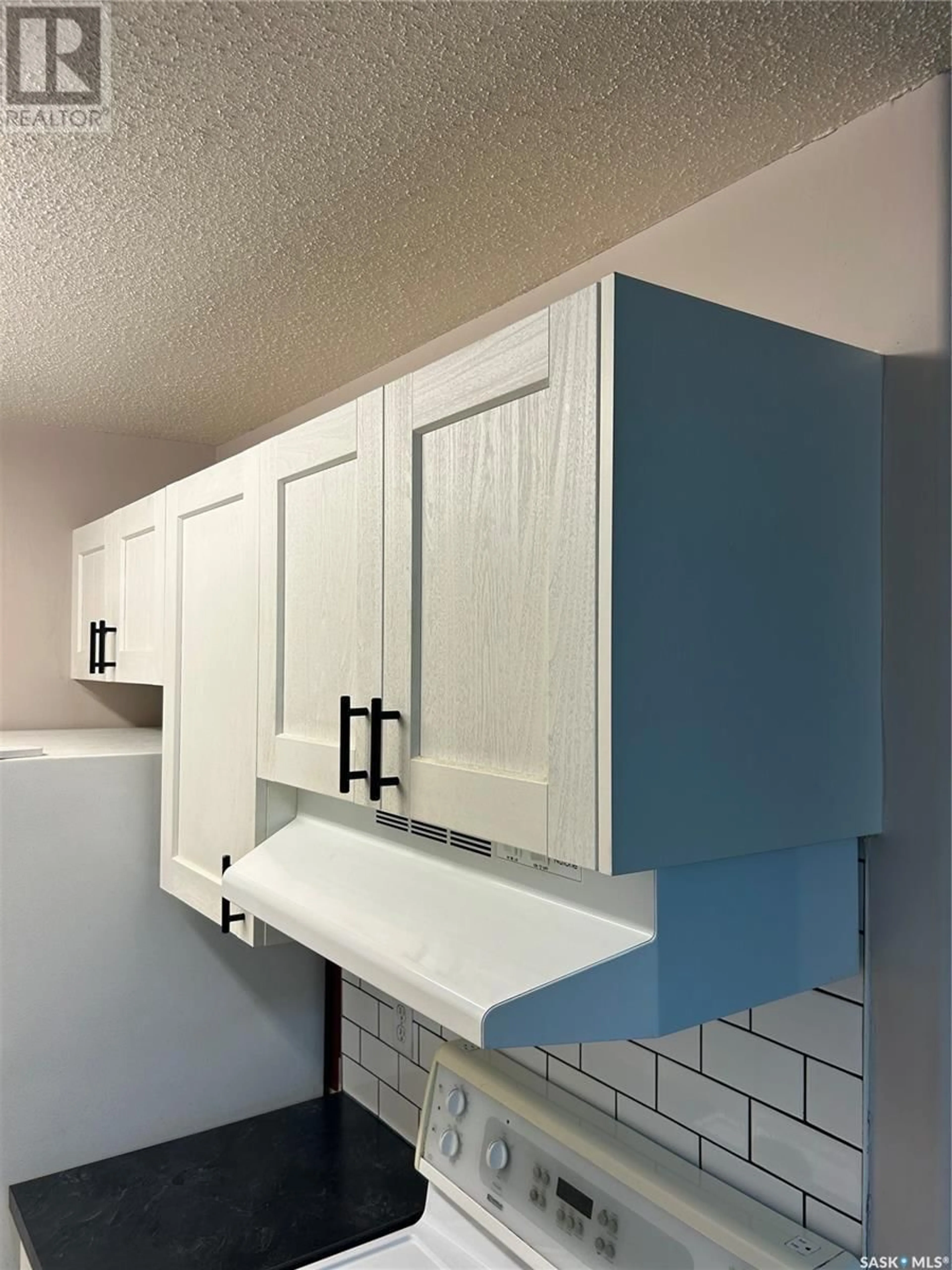 Standard kitchen, unknown for E - 1211 425 115TH STREET, Saskatoon Saskatchewan S7N2E5