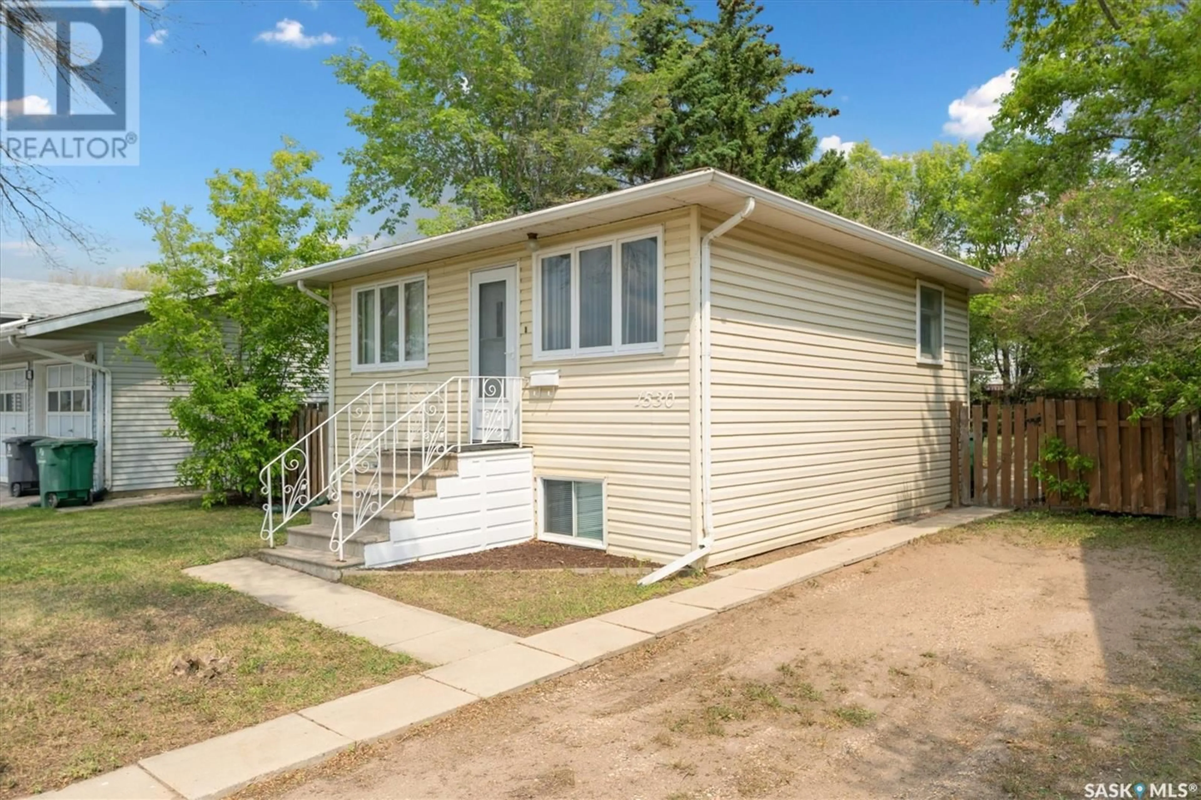 Home with vinyl exterior material, street for 1530 I AVENUE, Saskatoon Saskatchewan S7L2J6