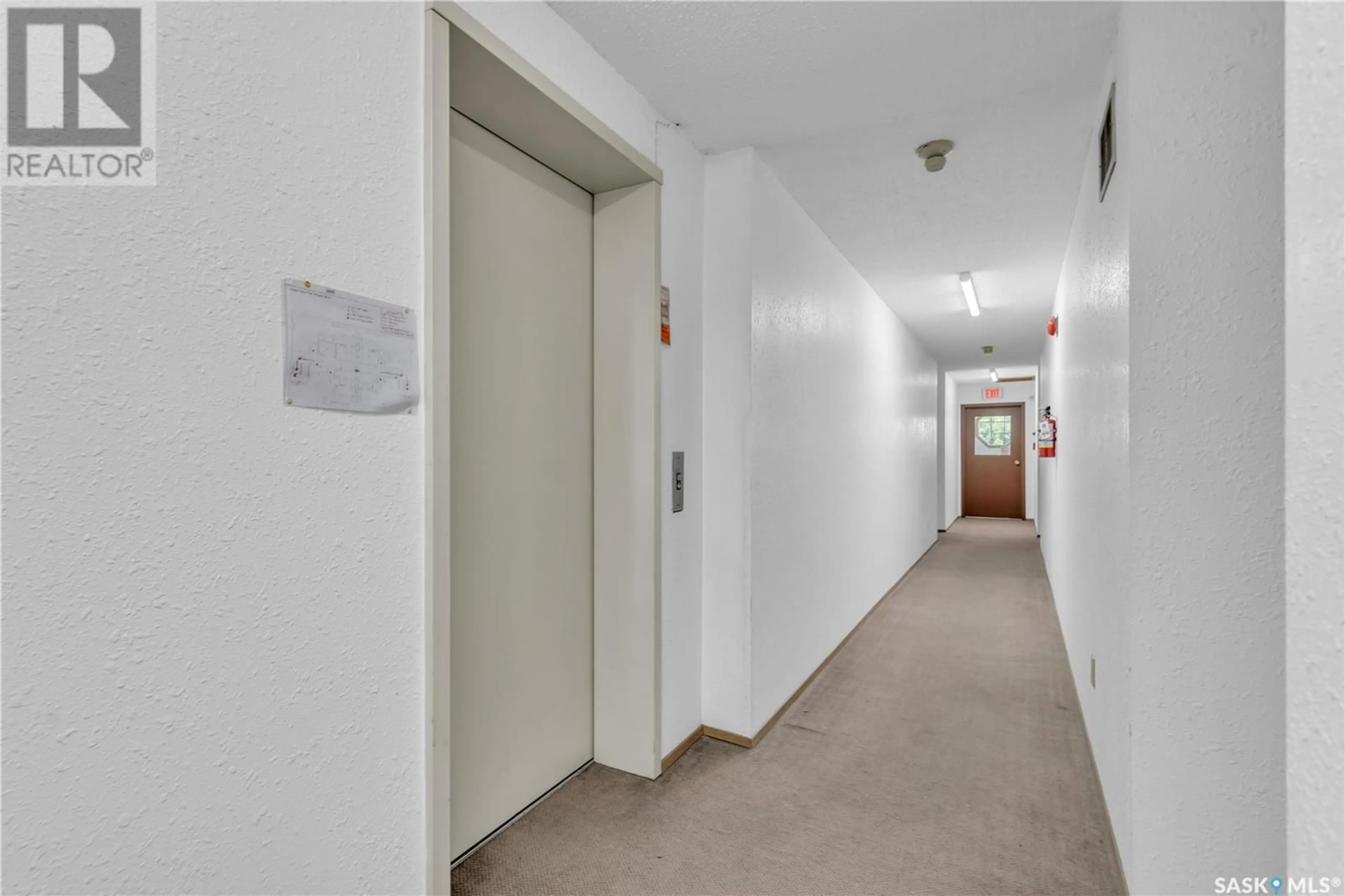Indoor foyer for 301 918 ARGYLE AVENUE, Saskatoon Saskatchewan S7H2W1