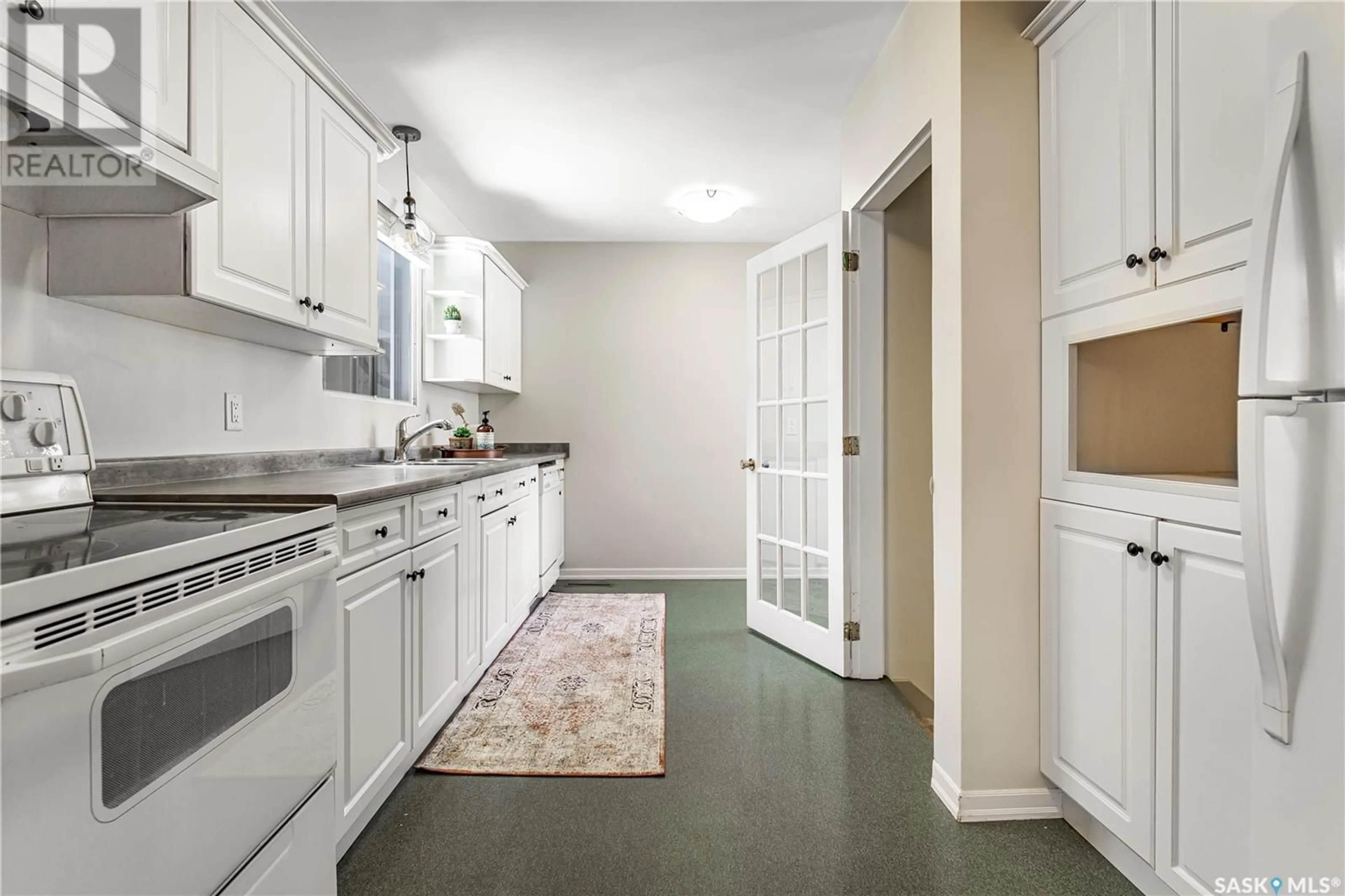 Standard kitchen, ceramic/tile floor for 1314 JUBILEE AVENUE, Regina Saskatchewan S4S3S9