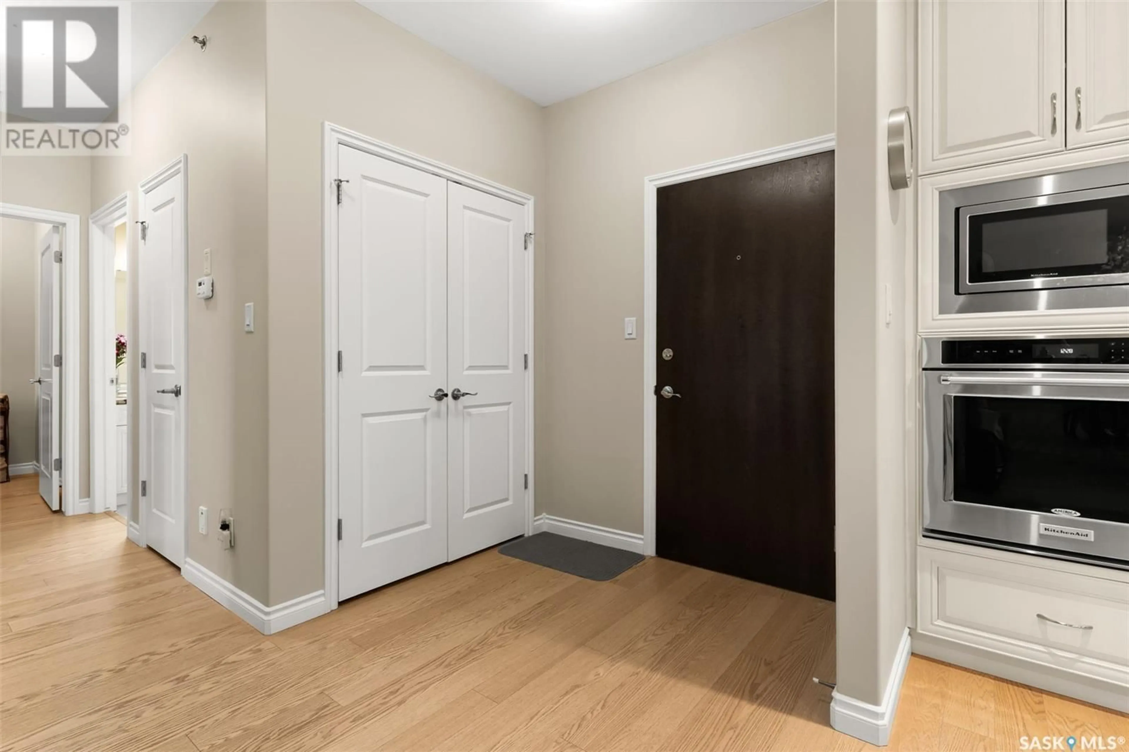Indoor entryway for 405 - 4891 TRINITY LANE, Regina Saskatchewan S4W0E1