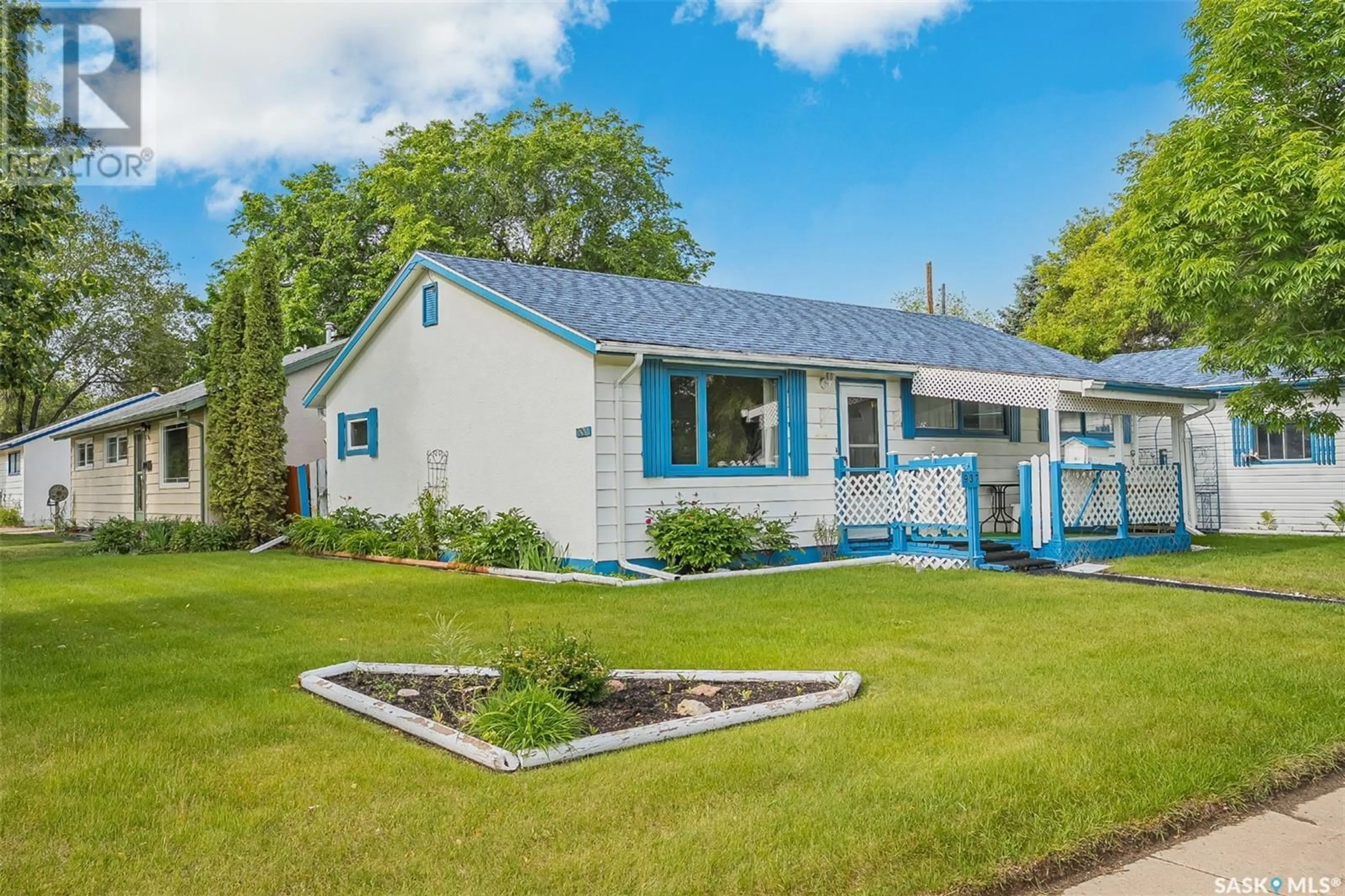 Home with vinyl exterior material, unknown for 937 R AVENUE N, Saskatoon Saskatchewan S7L2Z4
