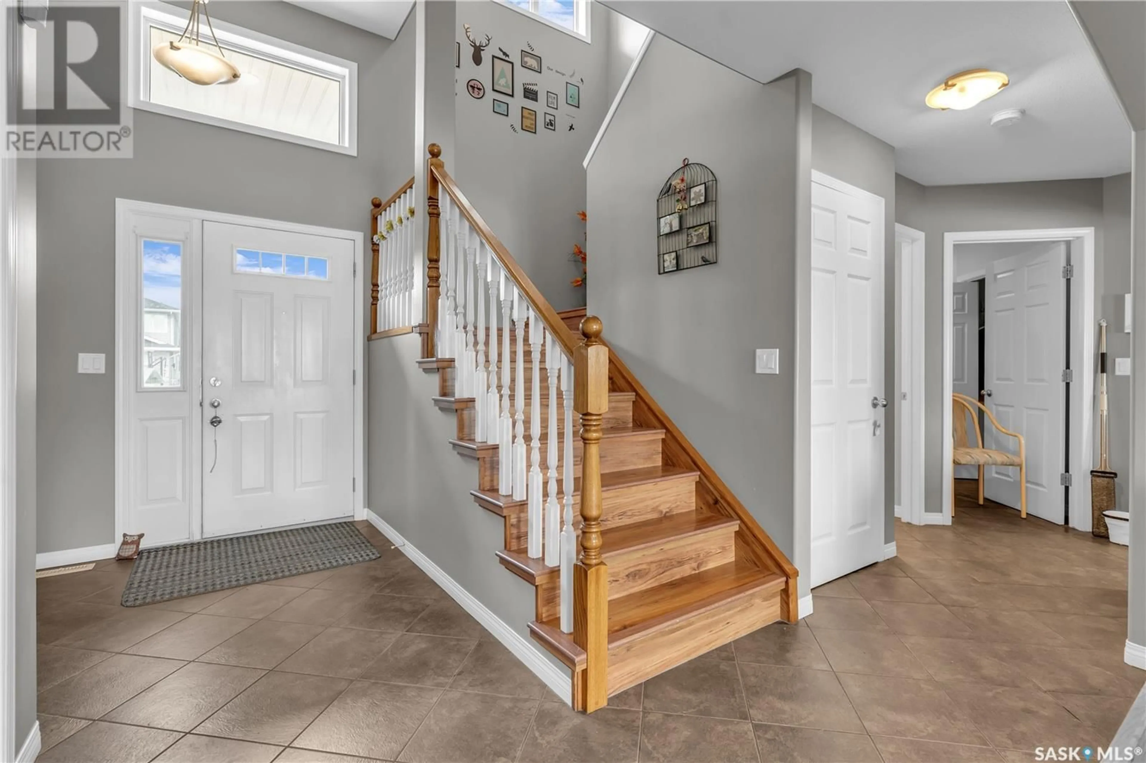 Indoor entryway for 715 BUCKWOLD COVE, Saskatoon Saskatchewan S7N4V8
