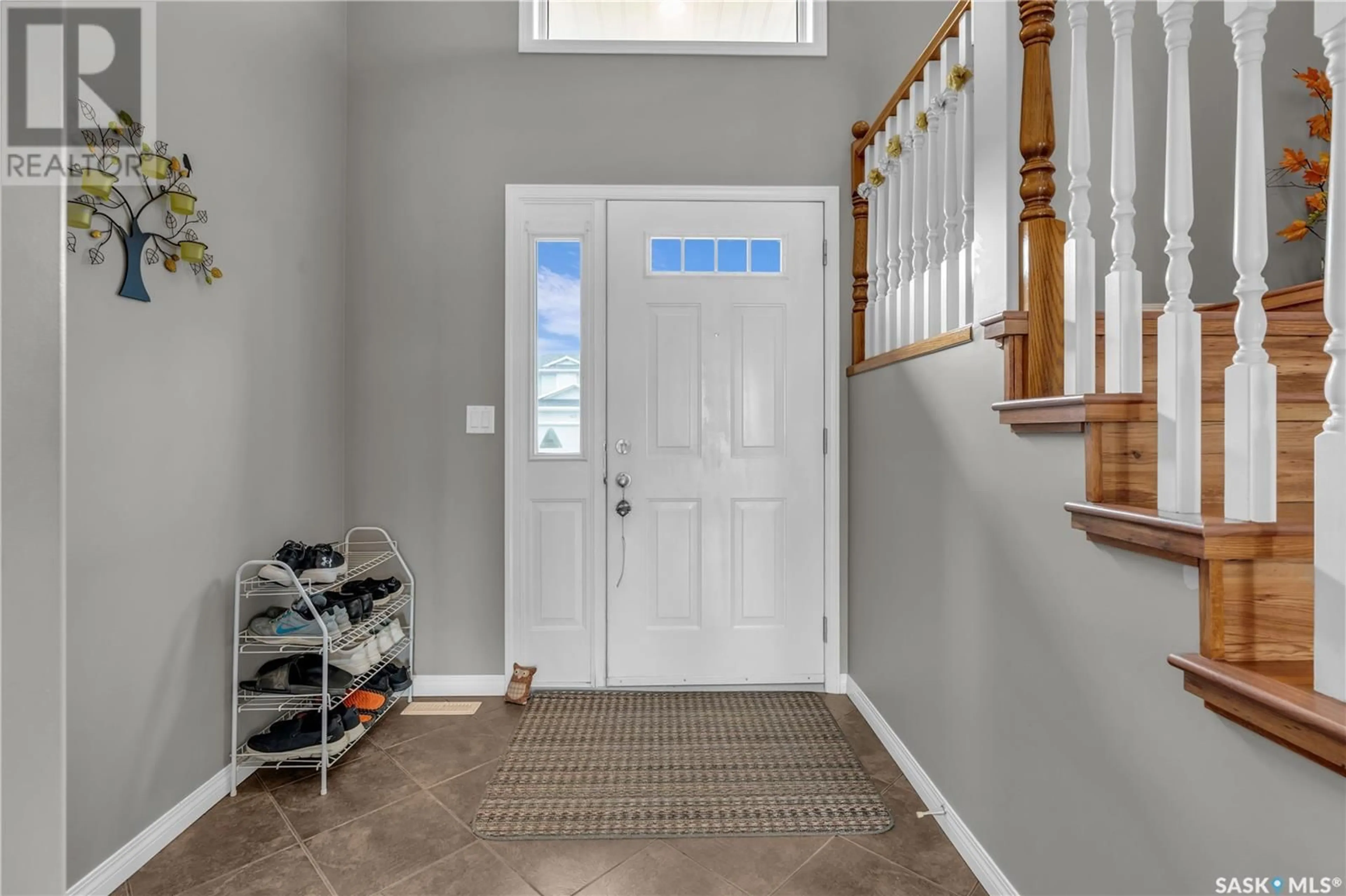 Indoor entryway for 715 BUCKWOLD COVE, Saskatoon Saskatchewan S7N4V8