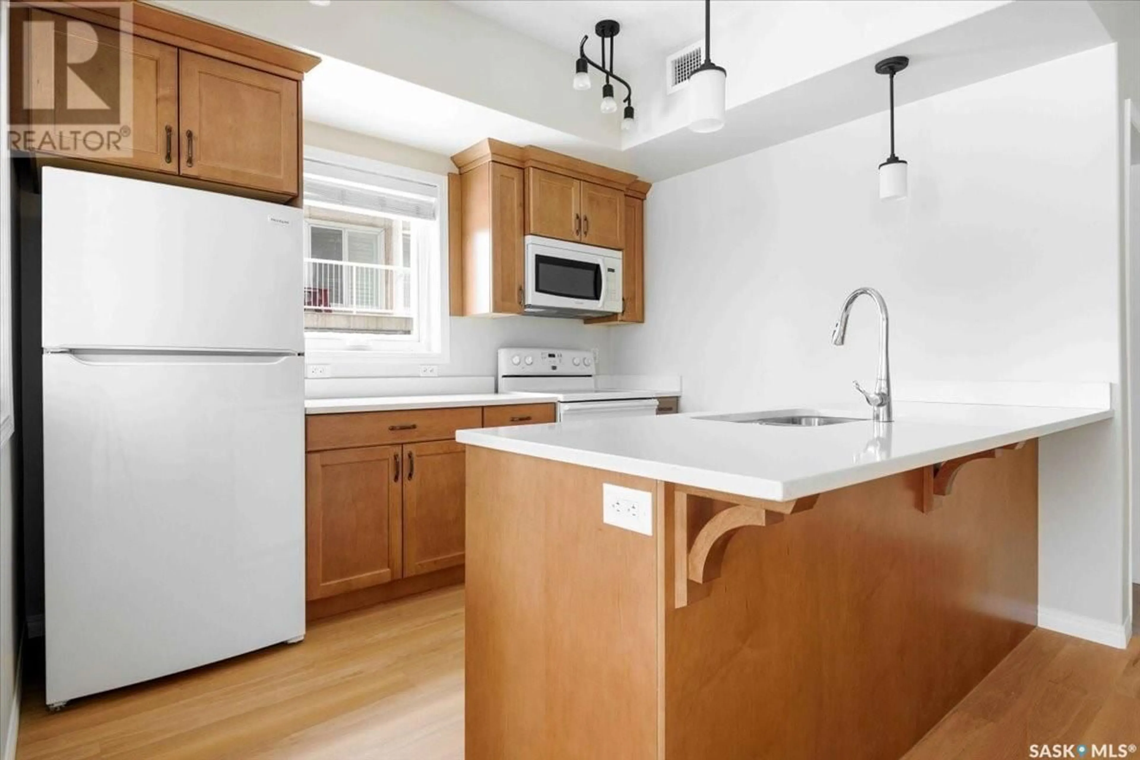 Standard kitchen, unknown for 1220 - 115 BLACKFOOT DRIVE, Regina Saskatchewan S4S6T2