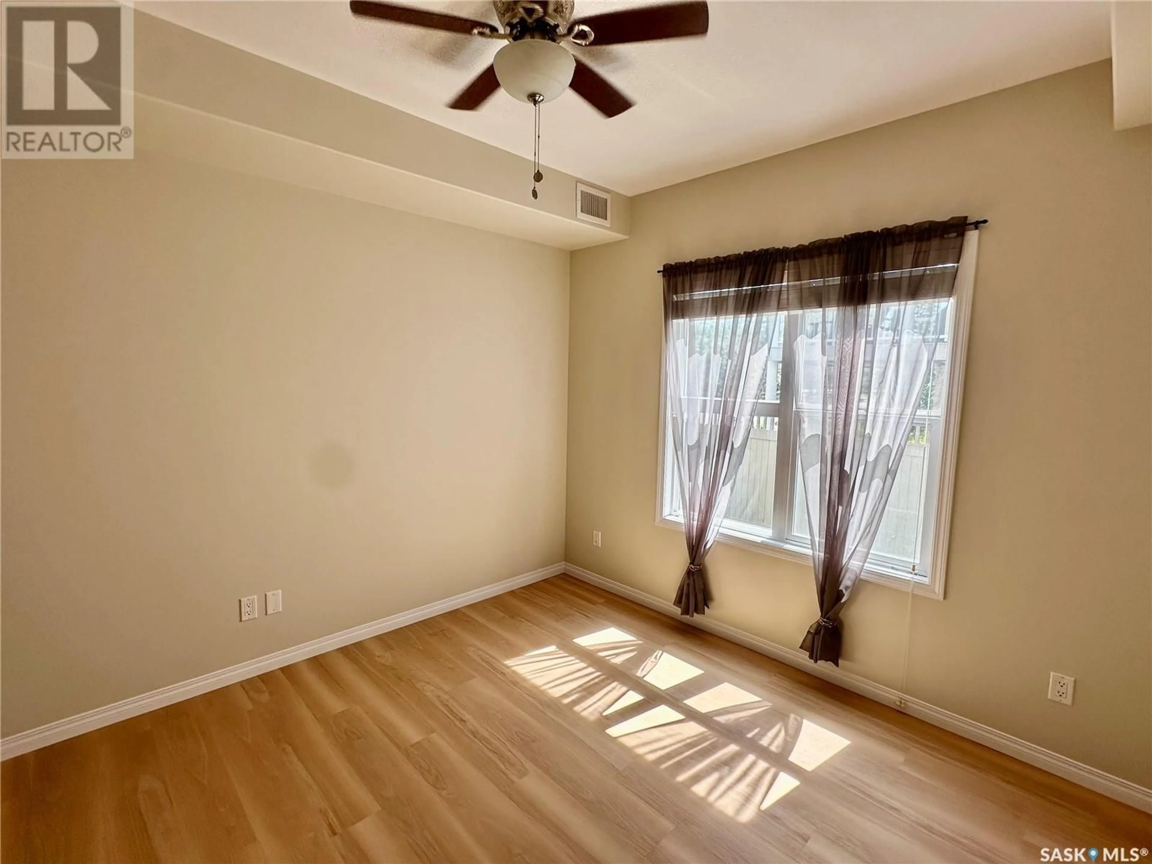 A pic of a room for 1220 - 115 BLACKFOOT DRIVE, Regina Saskatchewan S4S6T2