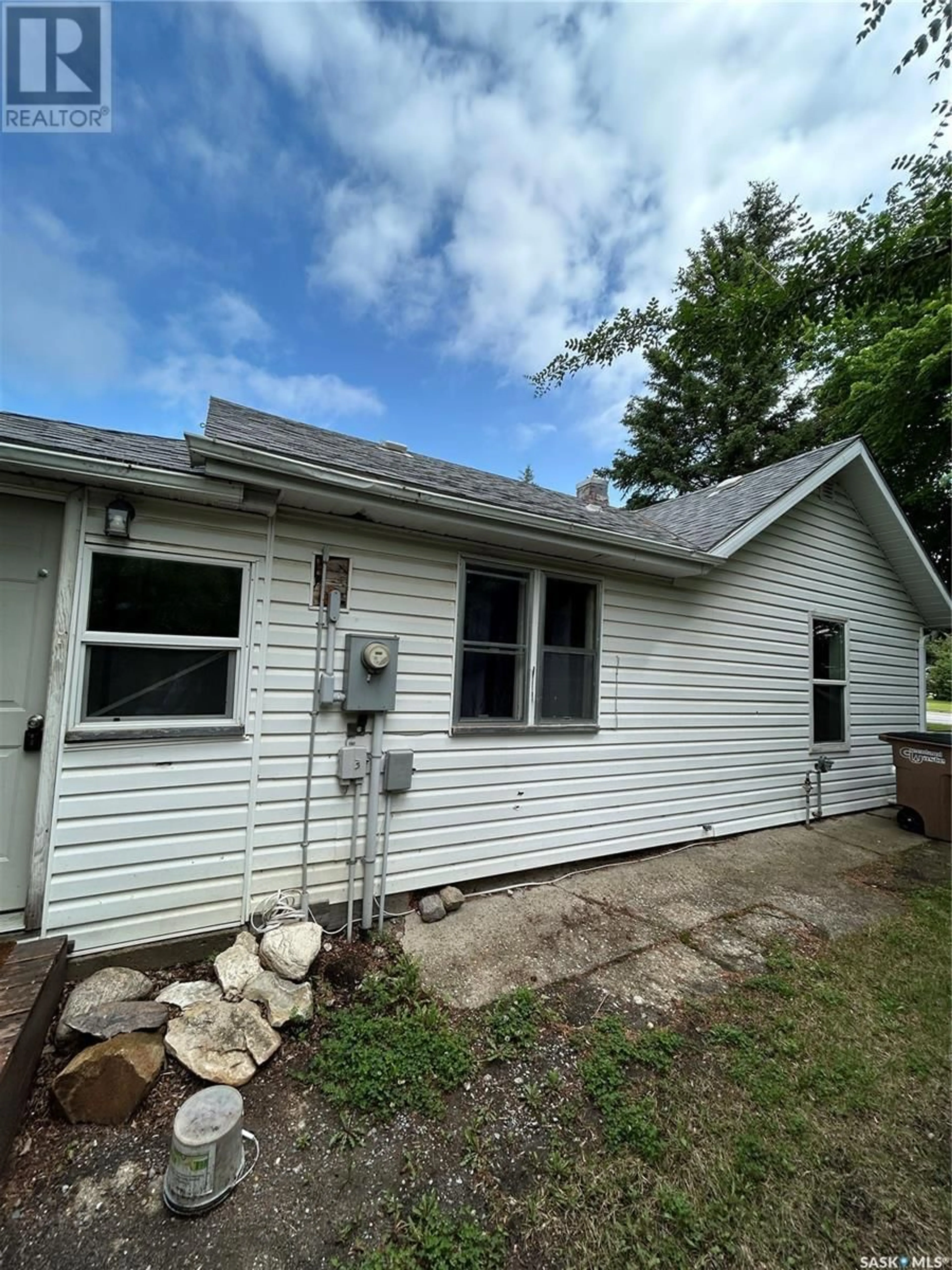 Home with vinyl exterior material, building for 313 PROUSE STREET, Kelvington Saskatchewan S0A1W0