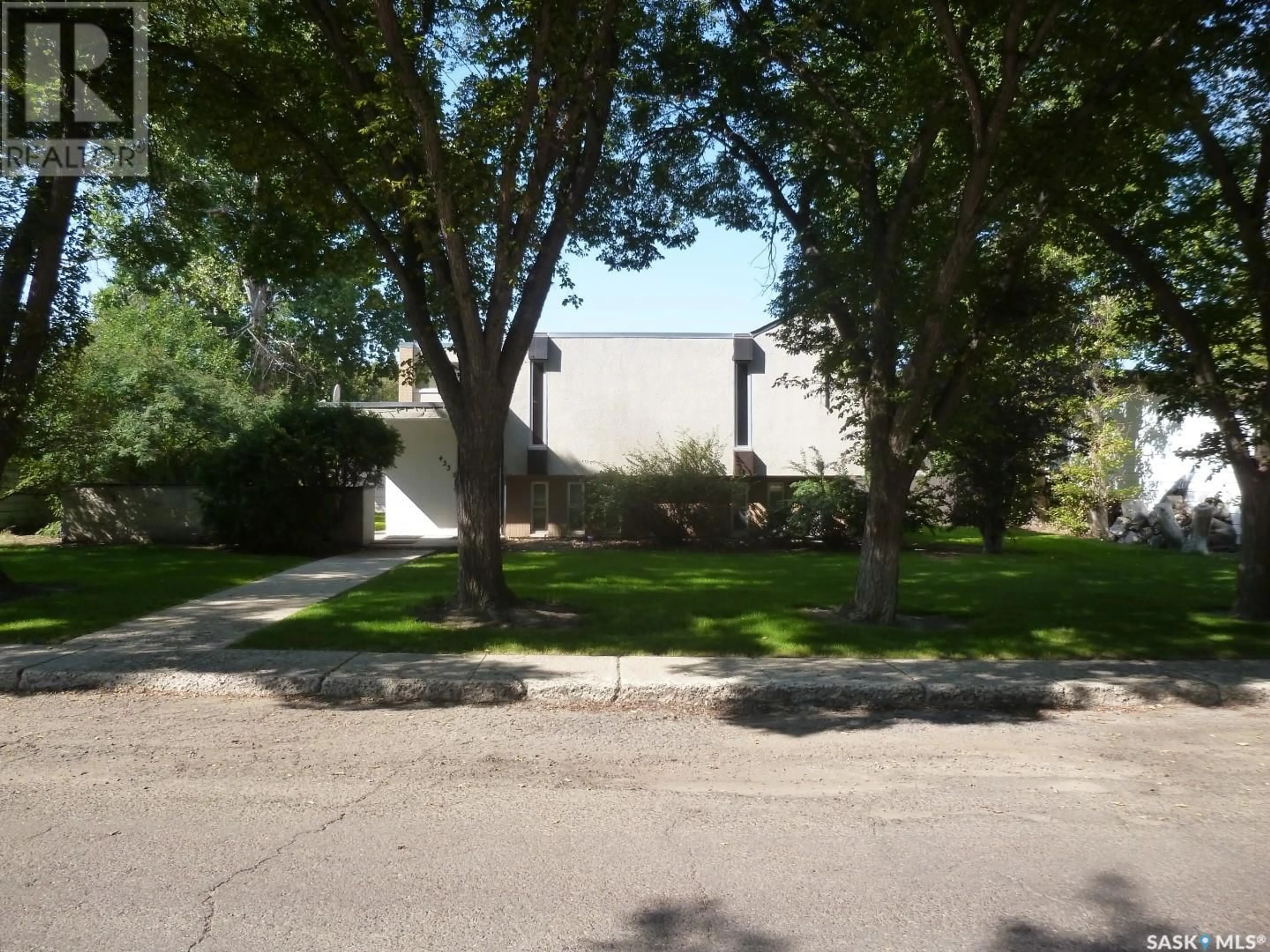 Unknown for 433 3RD STREET, Shaunavon Saskatchewan S0N2M0