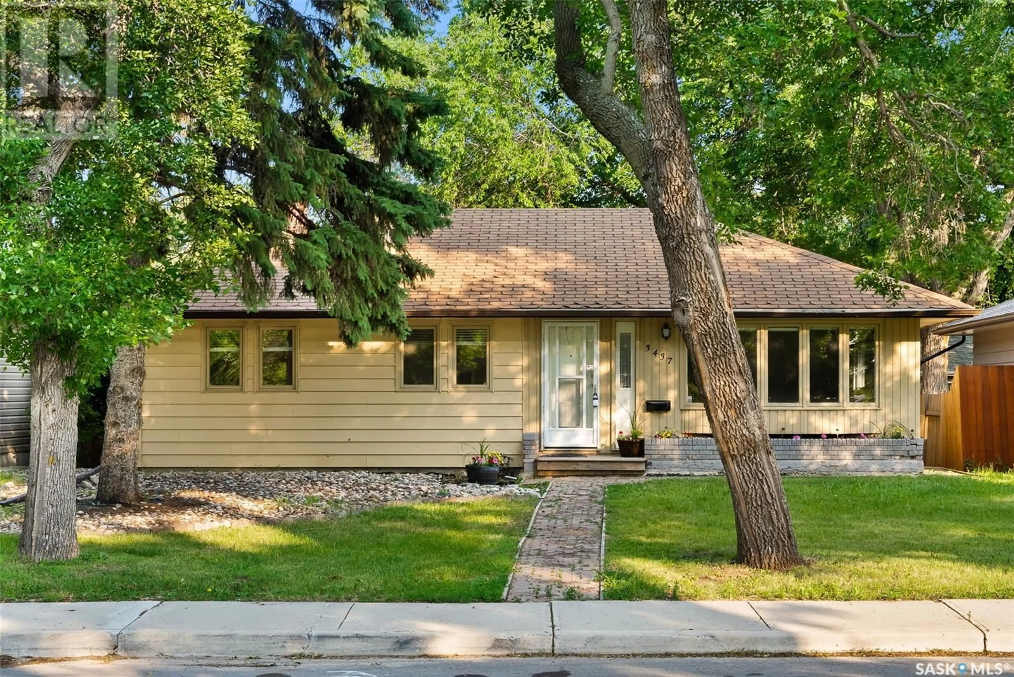 Home with vinyl exterior material, street for 3437 WESTGATE AVENUE, Regina Saskatchewan S4S1B6