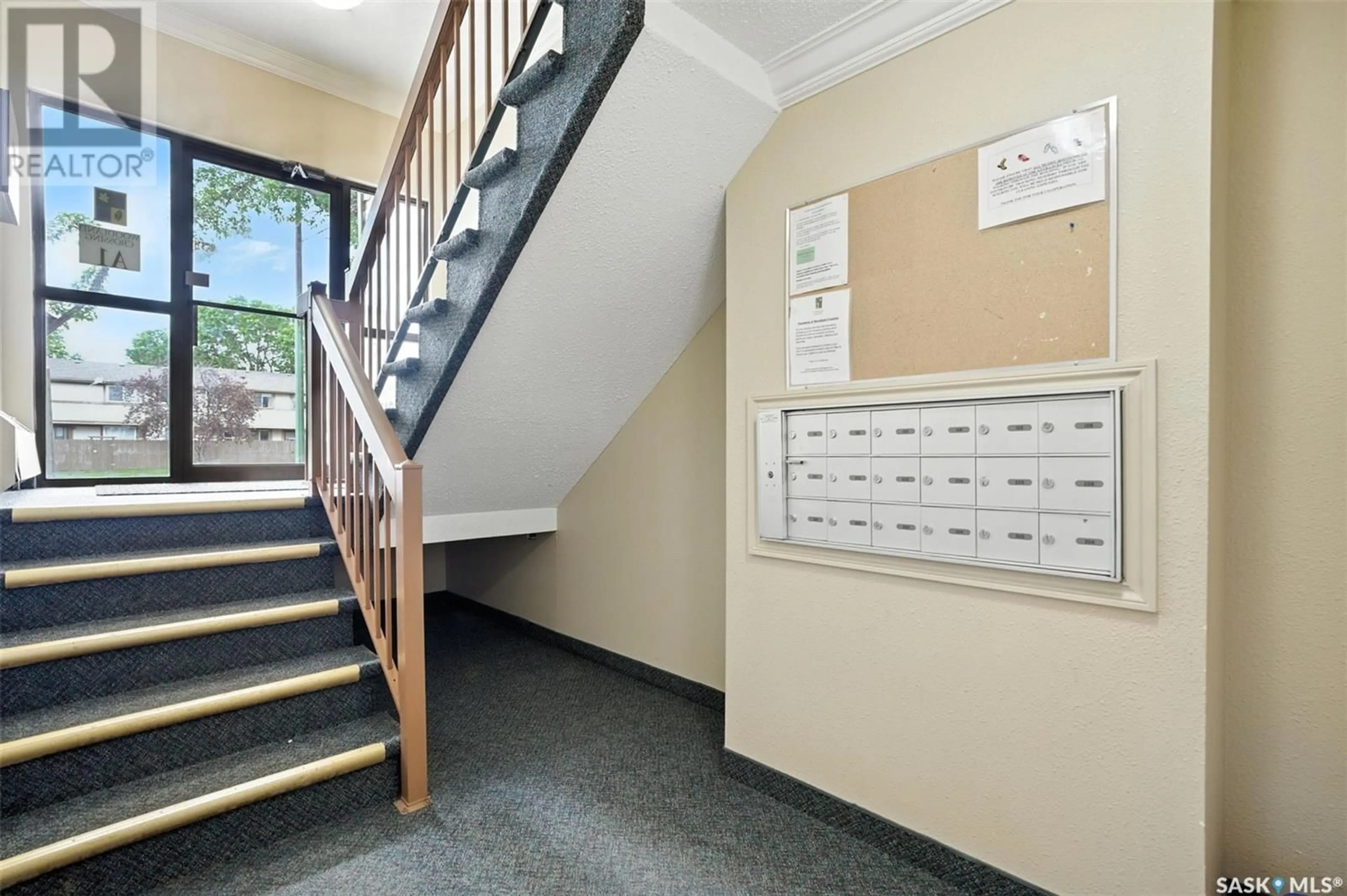 Indoor foyer for 105A1 - 1121 MCKERCHER DRIVE, Saskatoon Saskatchewan S7H5K9