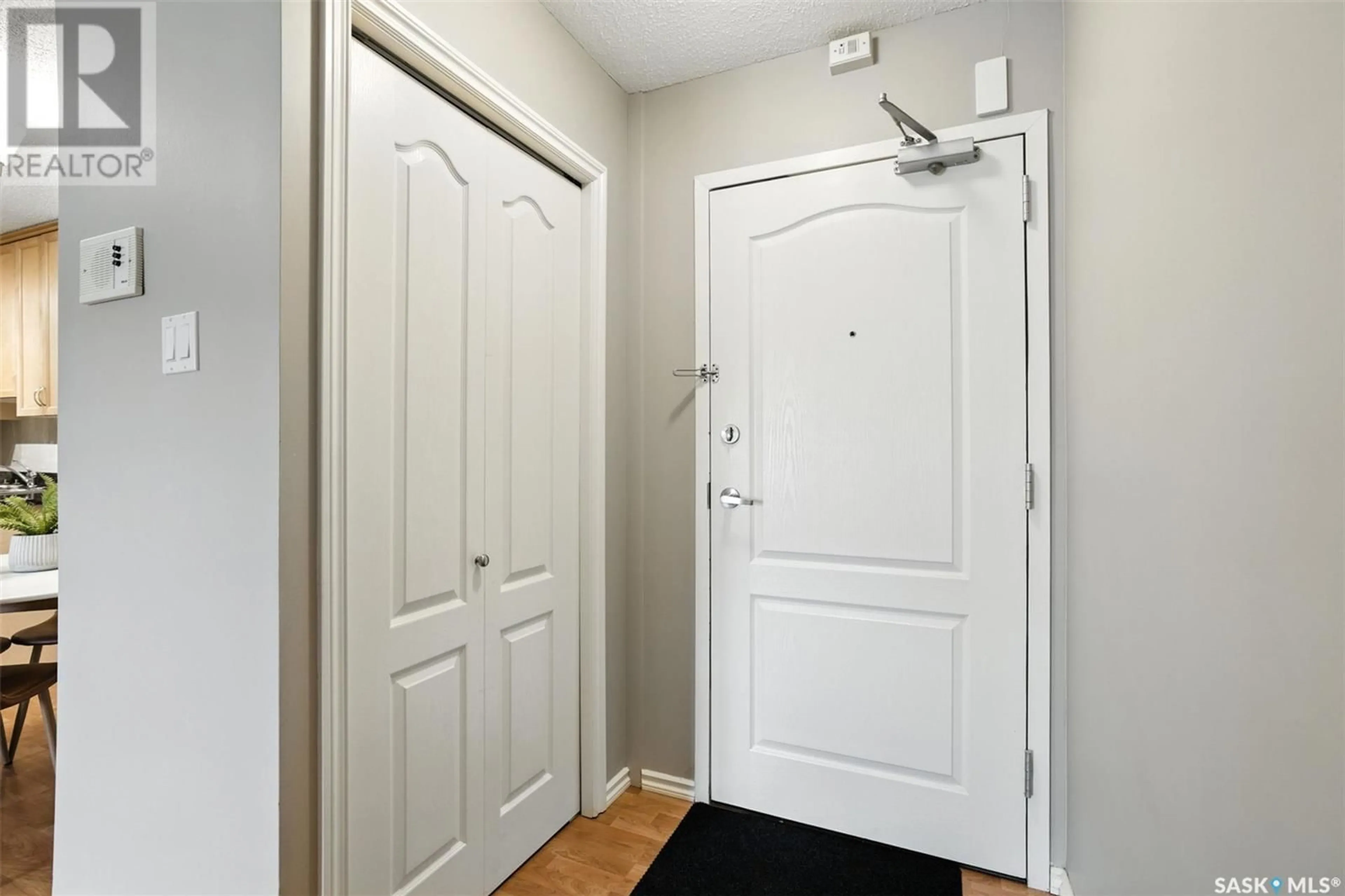 Indoor entryway for 105A1 - 1121 MCKERCHER DRIVE, Saskatoon Saskatchewan S7H5K9