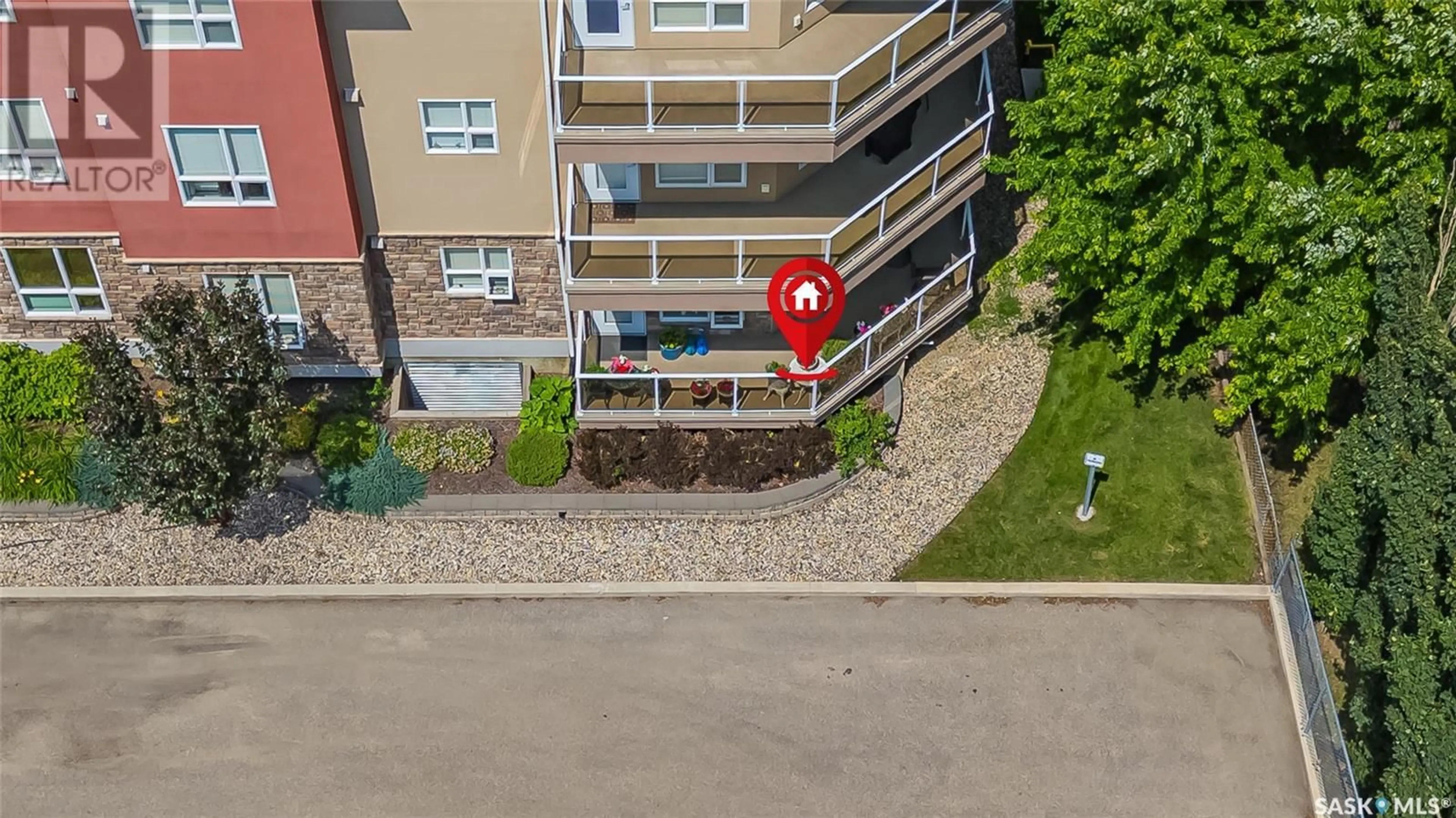 A pic from outside/outdoor area/front of a property/back of a property/a pic from drone, unknown for 110 1025 MOSS AVENUE, Saskatoon Saskatchewan S7H4C7