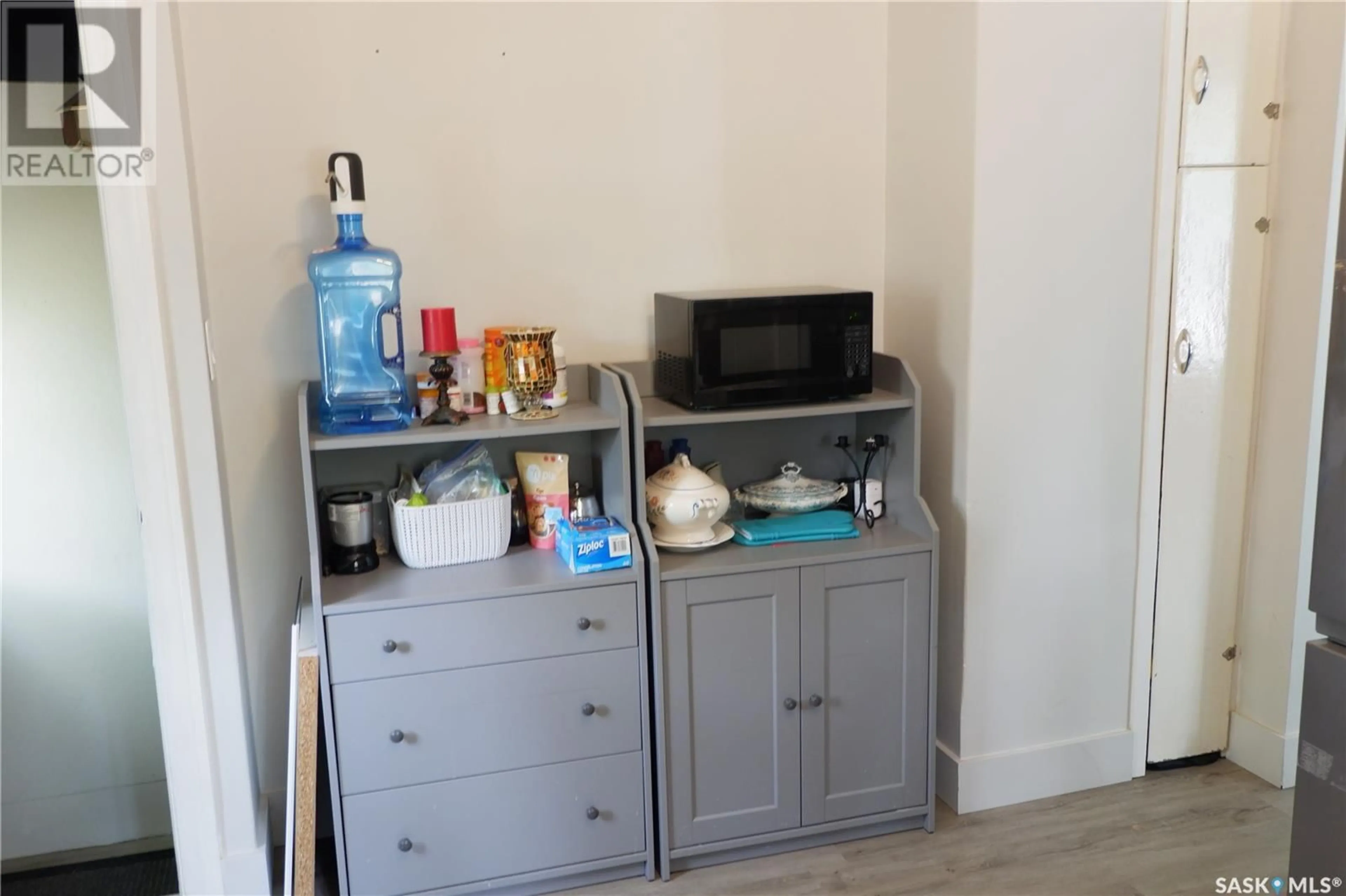 Standard kitchen, unknown for 318 4TH AVENUE, Assiniboia Saskatchewan S0H0B0