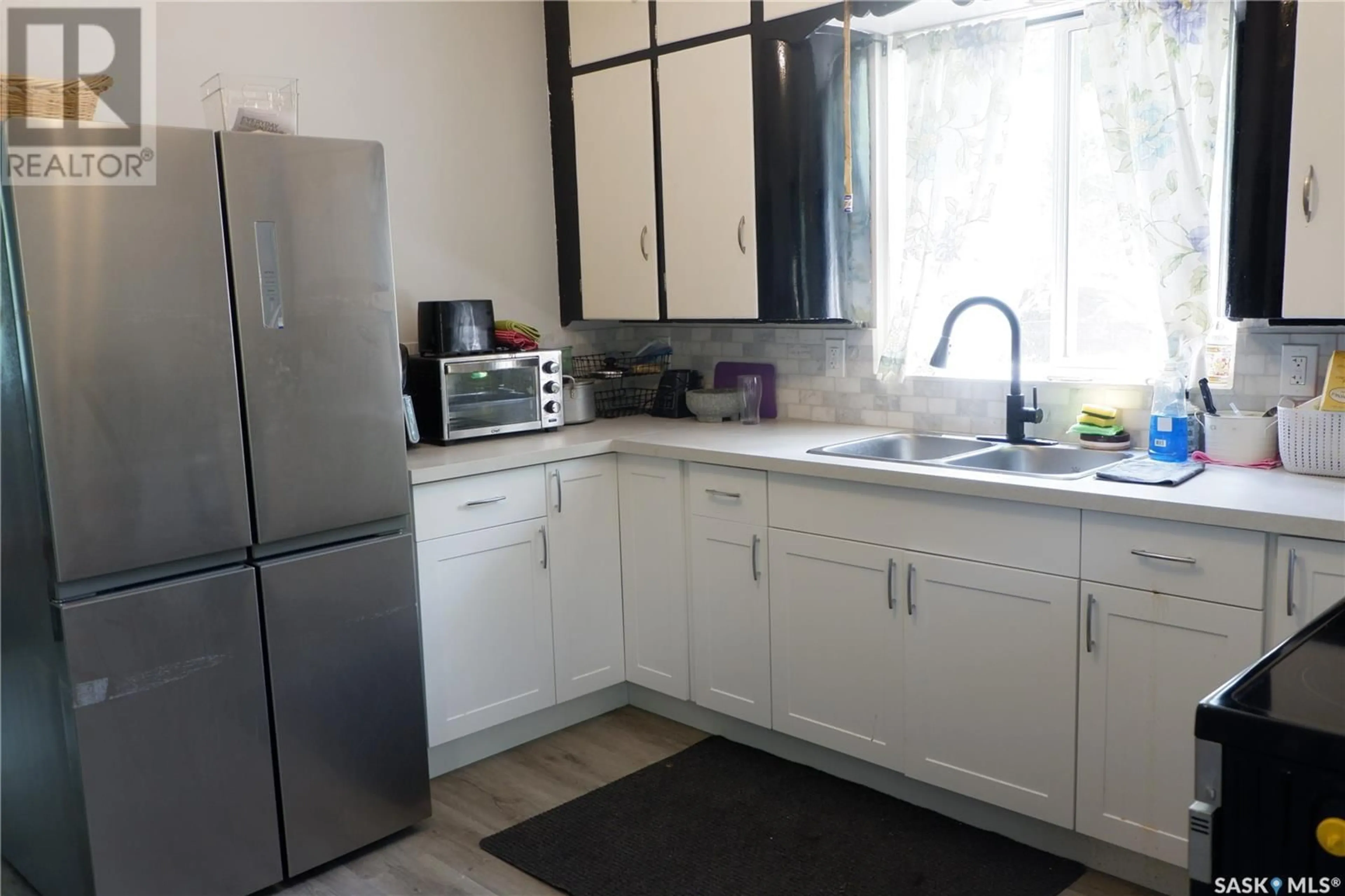 Standard kitchen, unknown for 318 4TH AVENUE, Assiniboia Saskatchewan S0H0B0