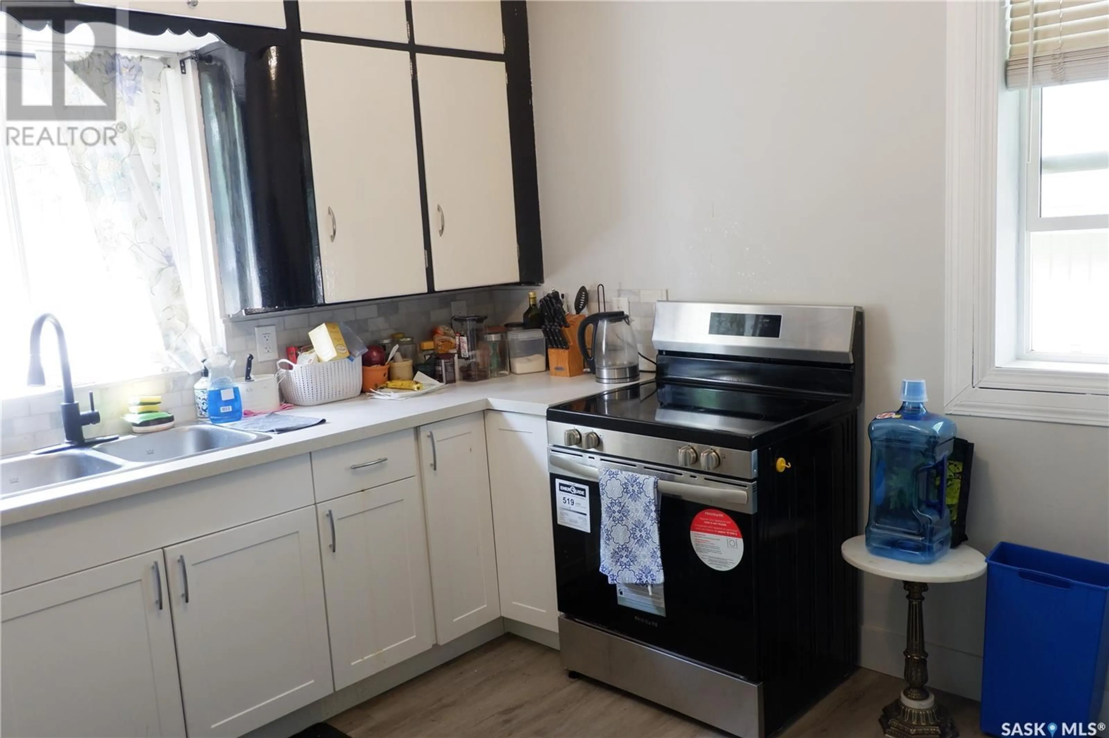Standard kitchen, unknown for 318 4TH AVENUE, Assiniboia Saskatchewan S0H0B0