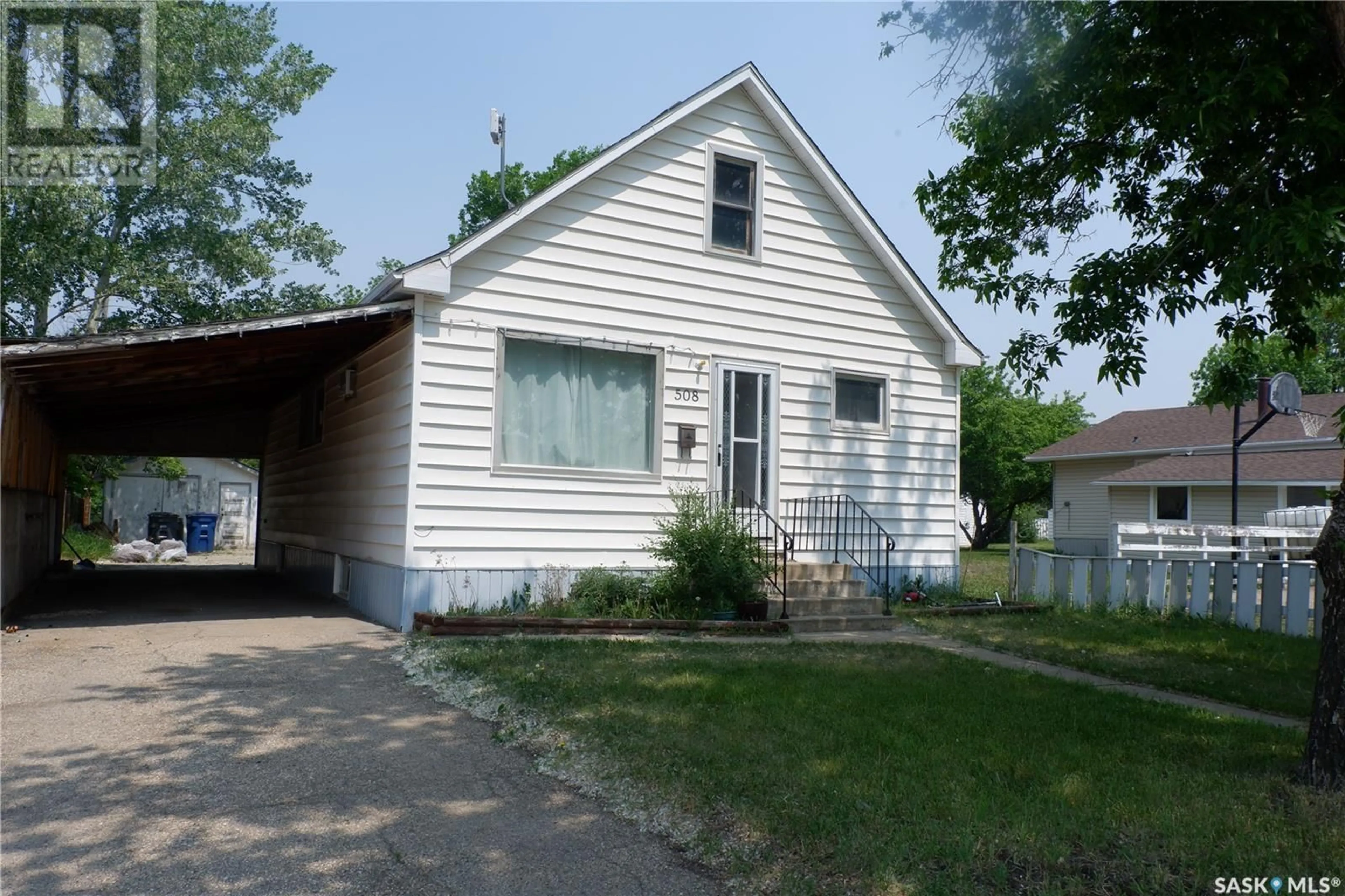 Home with vinyl exterior material, street for 508 5TH AVENUE, Assiniboia Saskatchewan S0H0B0
