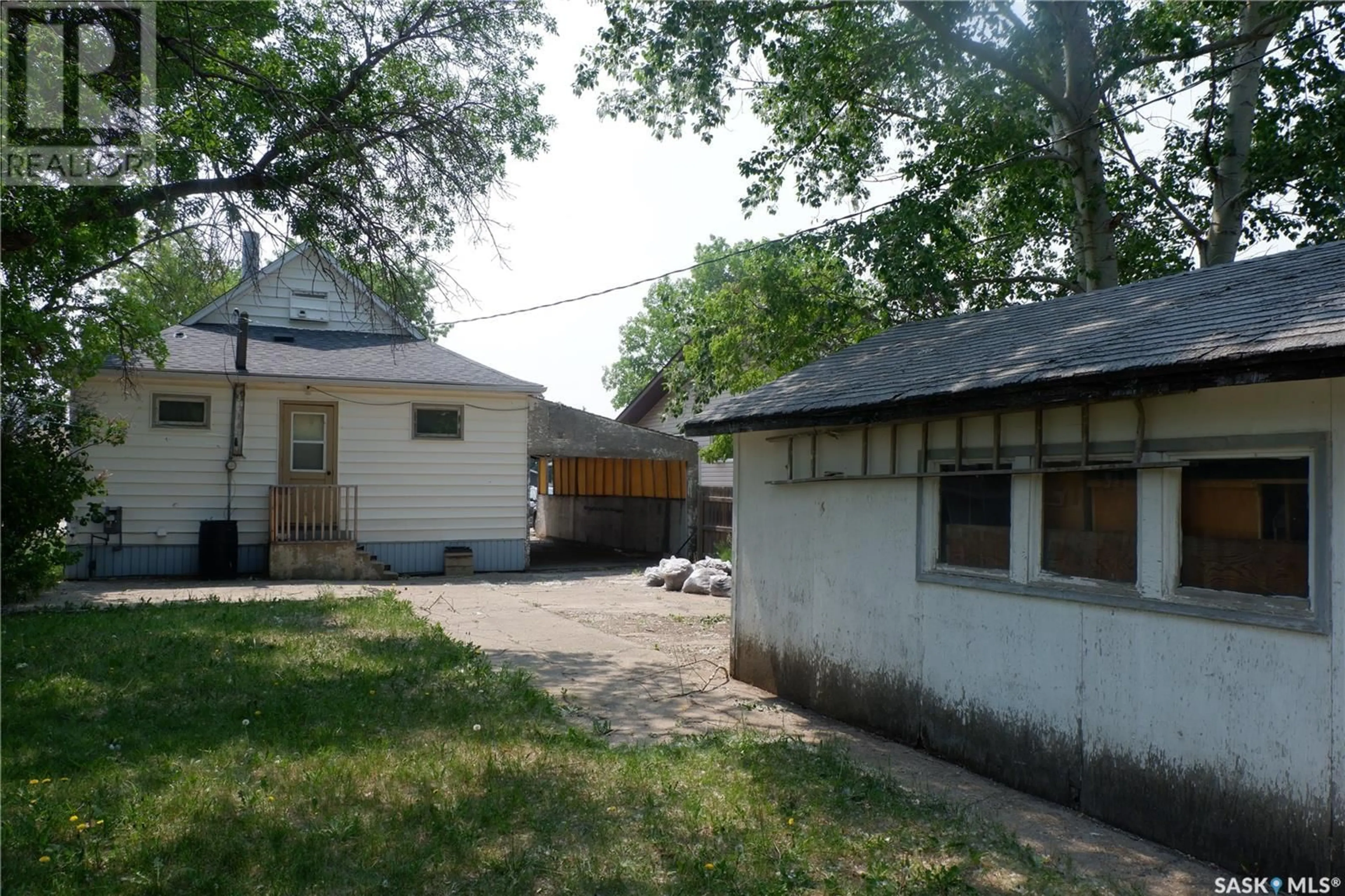 Patio, street for 508 5TH AVENUE, Assiniboia Saskatchewan S0H0B0
