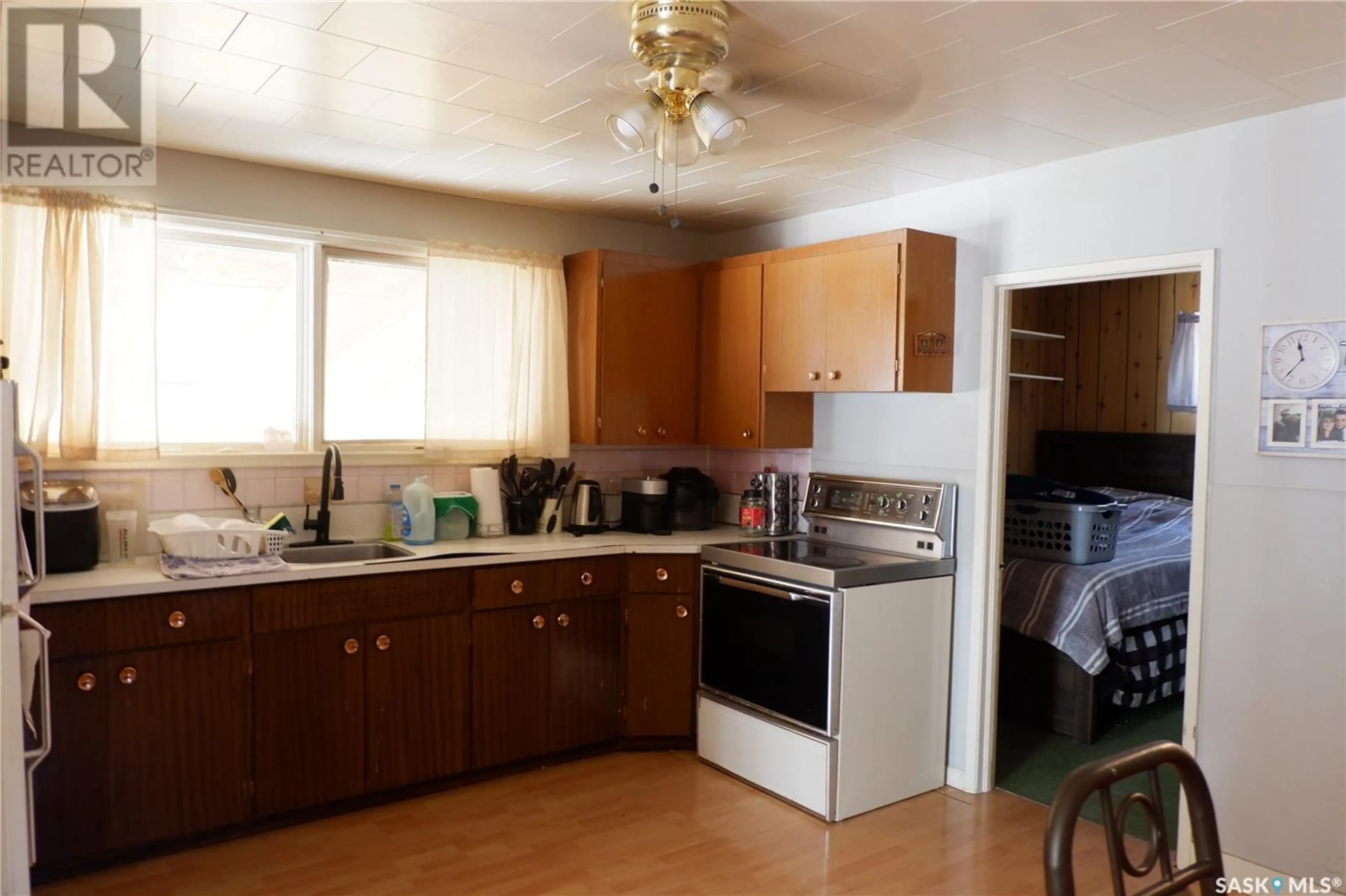 Standard kitchen, unknown for 508 5TH AVENUE, Assiniboia Saskatchewan S0H0B0