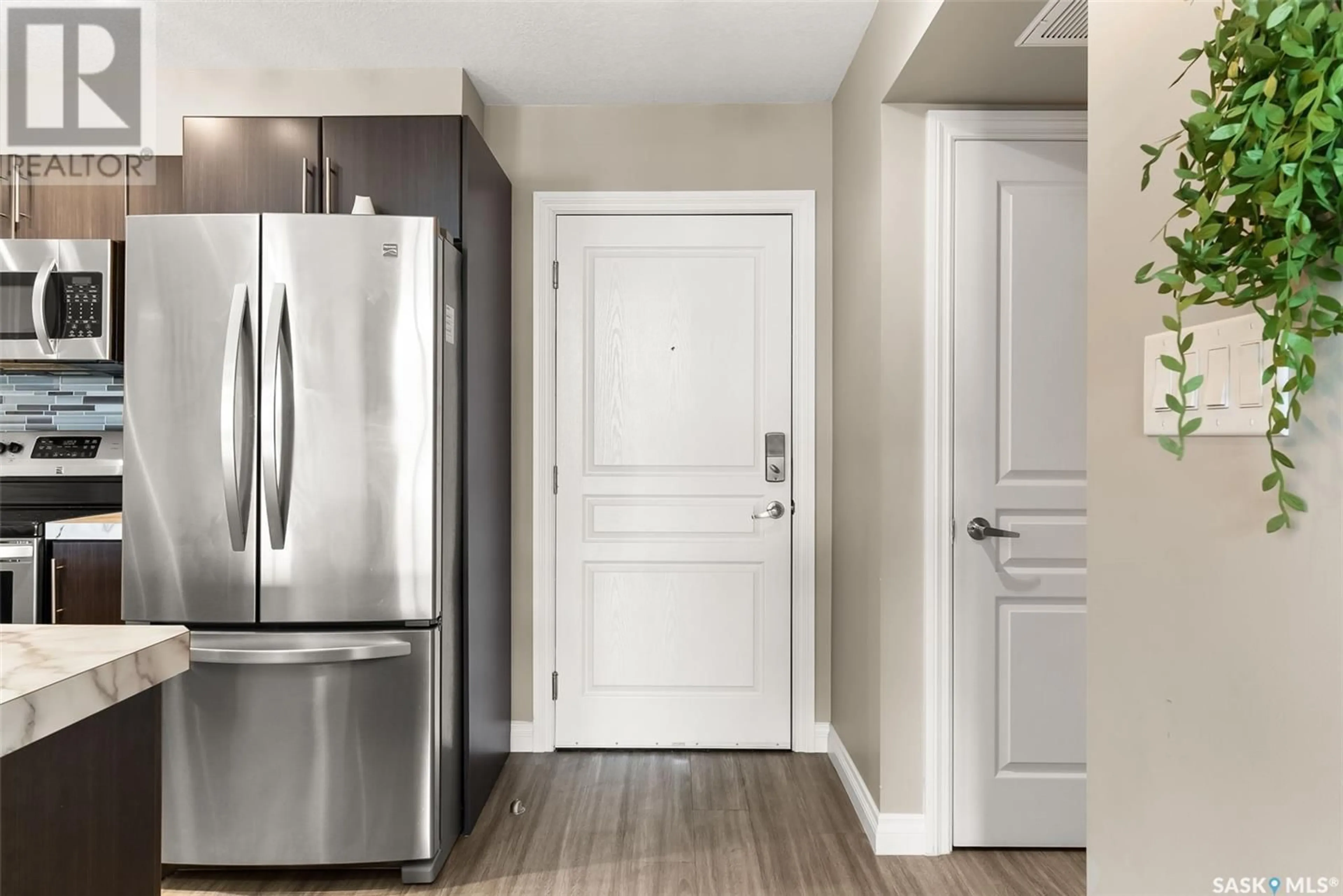 Indoor entryway for 422 5303 UNIVERSAL CRESCENT, Regina Saskatchewan S4W0L1