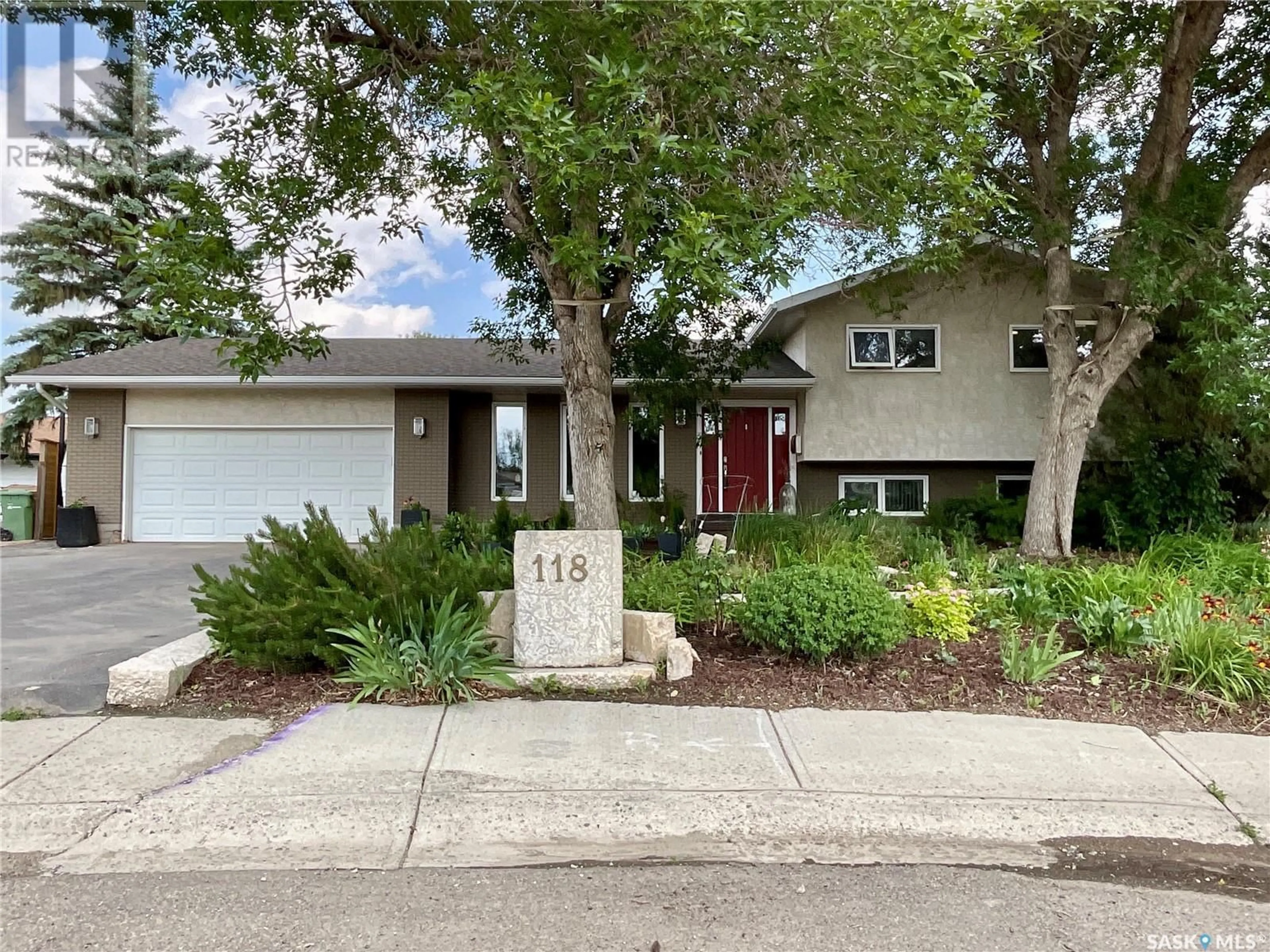 Home with vinyl exterior material, street for 118 HAWKES BAY, Regina Saskatchewan S4X1G7
