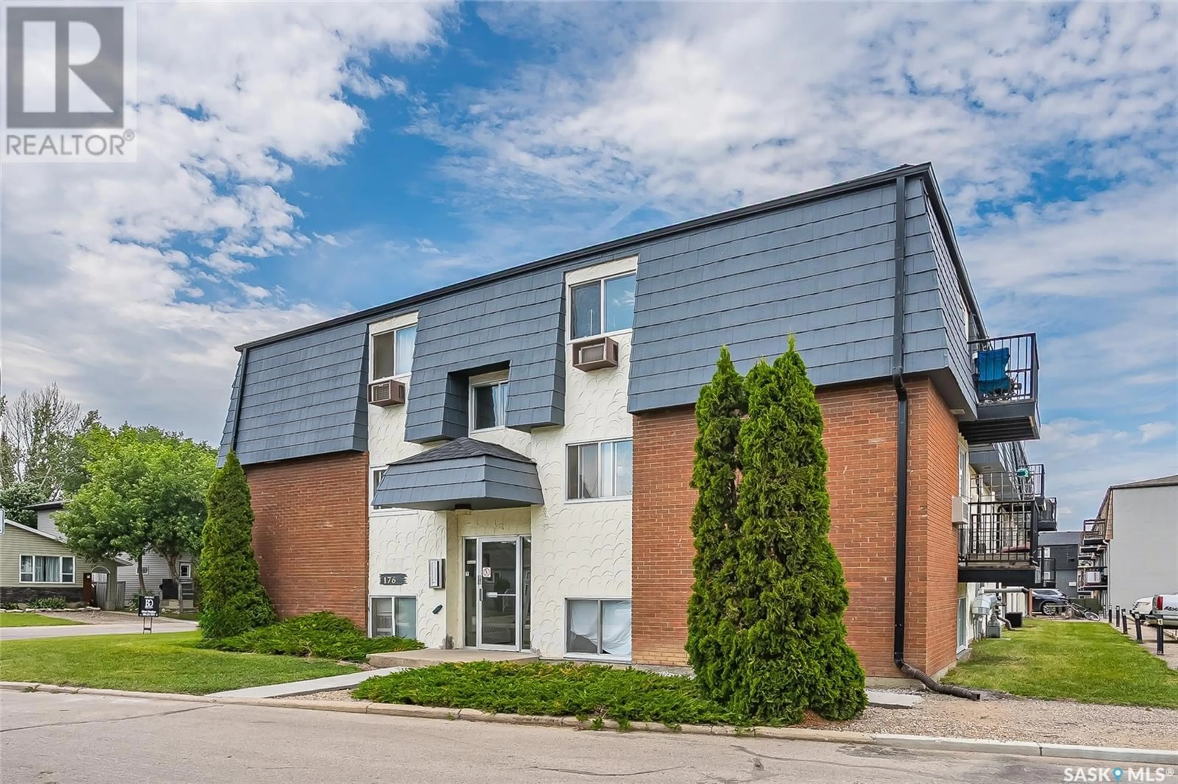 Home with brick exterior material, building for 9 176 ACADIA COURT, Saskatoon Saskatchewan S7H4T7