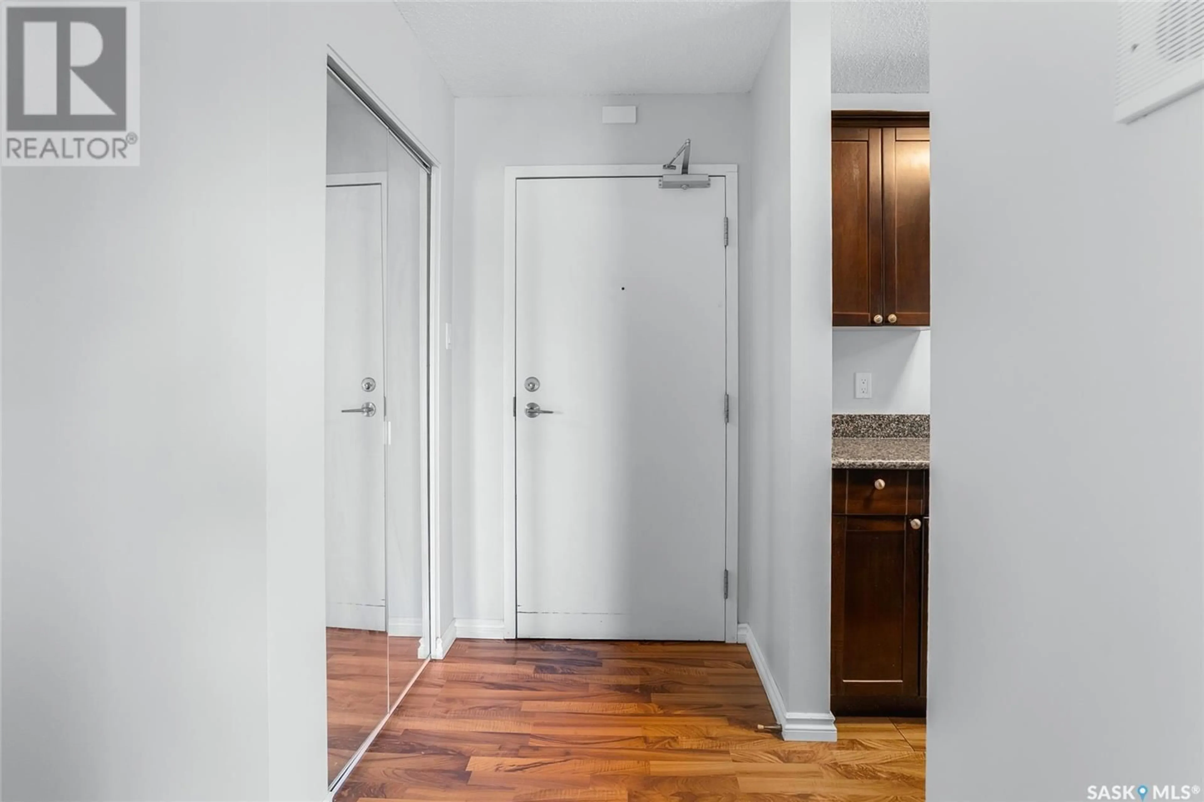 Indoor entryway for 9 176 ACADIA COURT, Saskatoon Saskatchewan S7H4T7