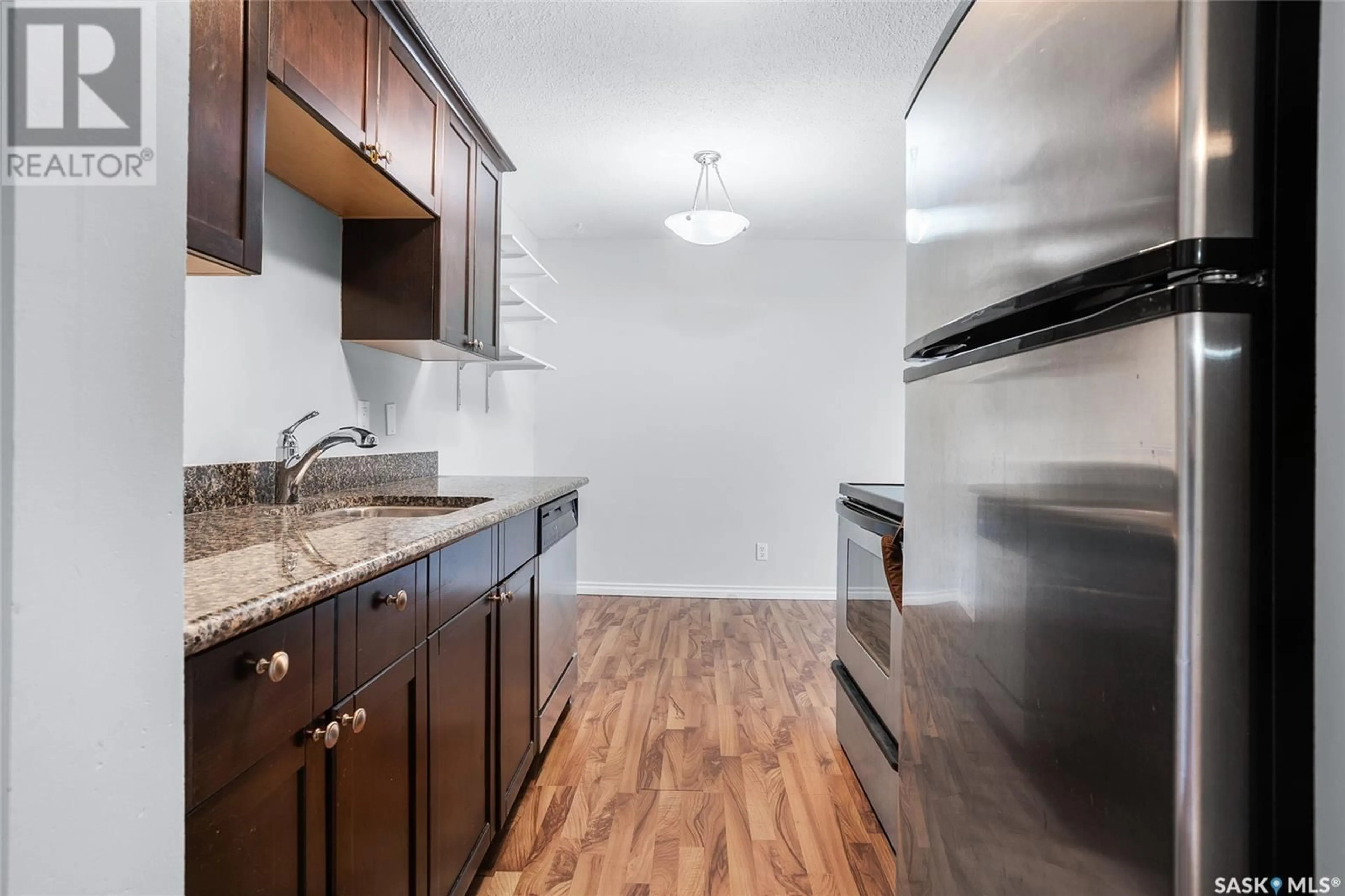 Standard kitchen, unknown for 9 176 ACADIA COURT, Saskatoon Saskatchewan S7H4T7