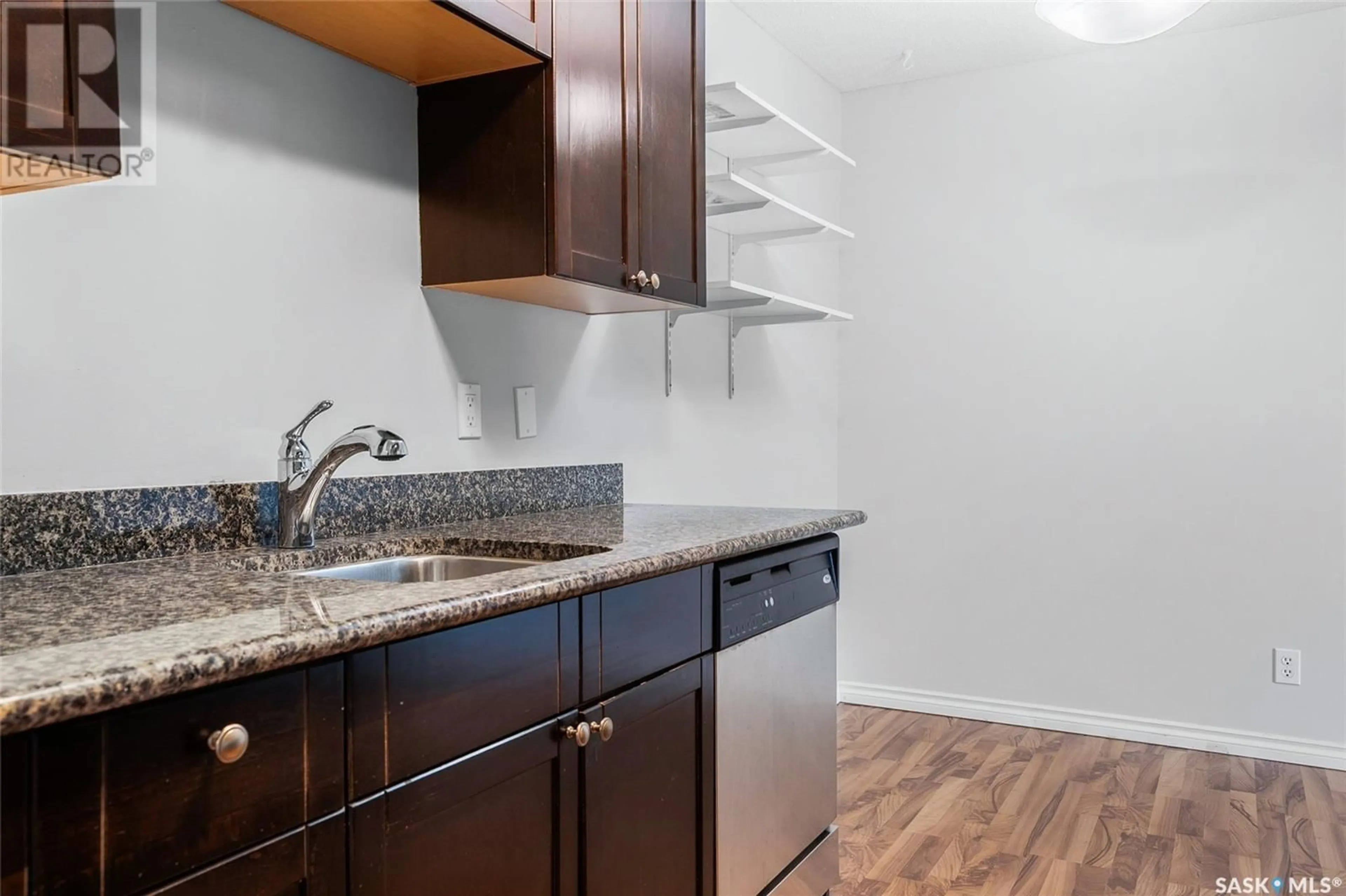 Standard kitchen, unknown for 9 176 ACADIA COURT, Saskatoon Saskatchewan S7H4T7