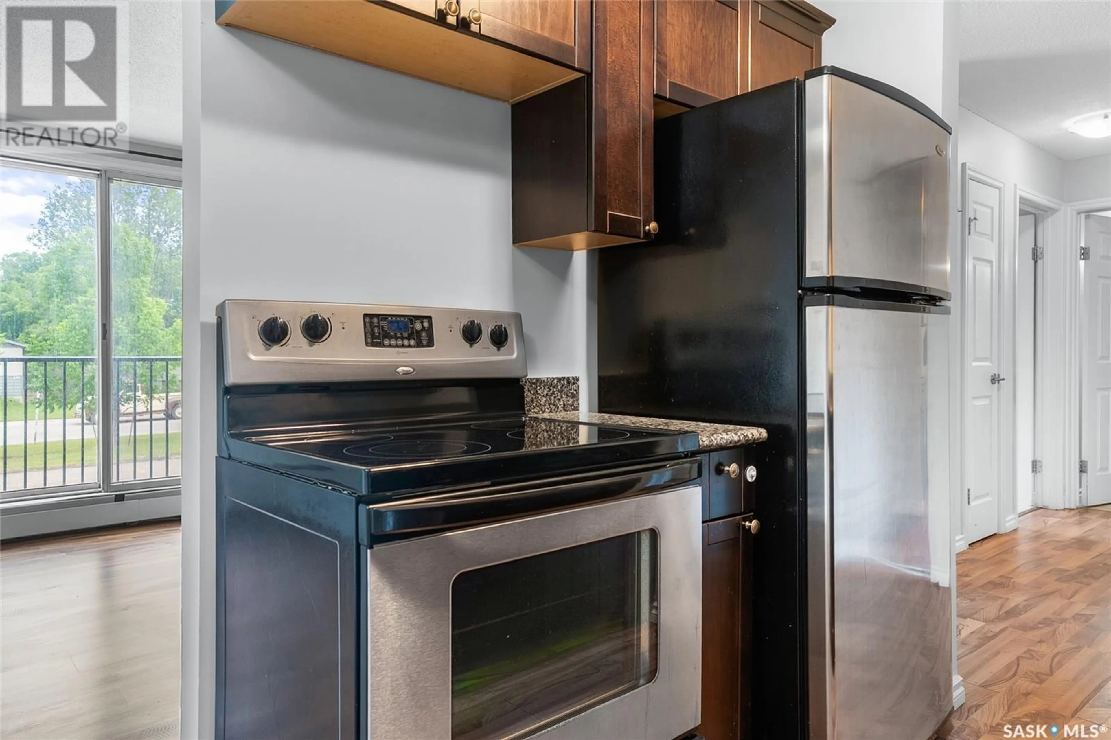 Standard kitchen, unknown for 9 176 ACADIA COURT, Saskatoon Saskatchewan S7H4T7