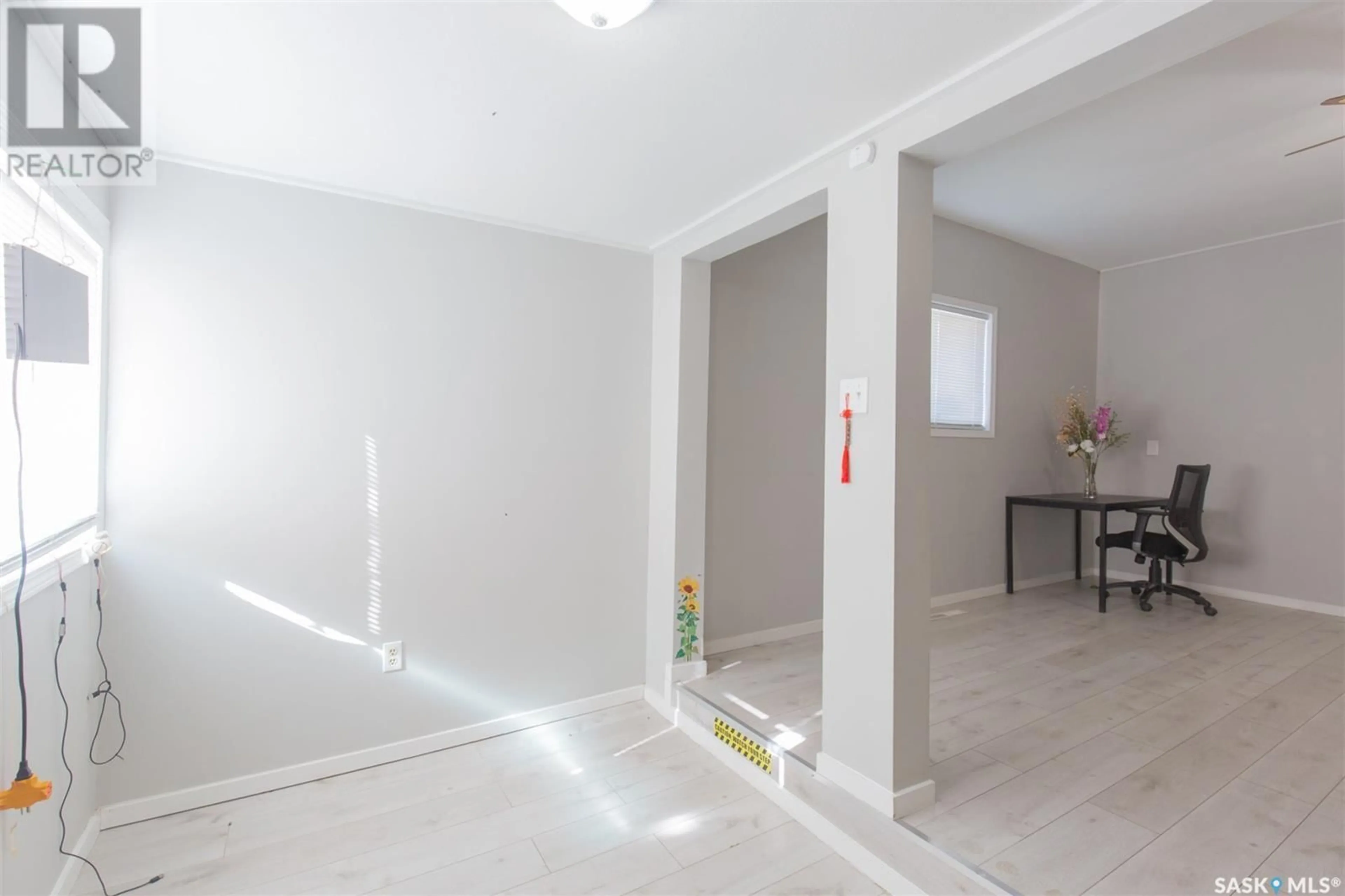 Indoor foyer for 452 ATHABASCA STREET E, Moose Jaw Saskatchewan S6H0L8