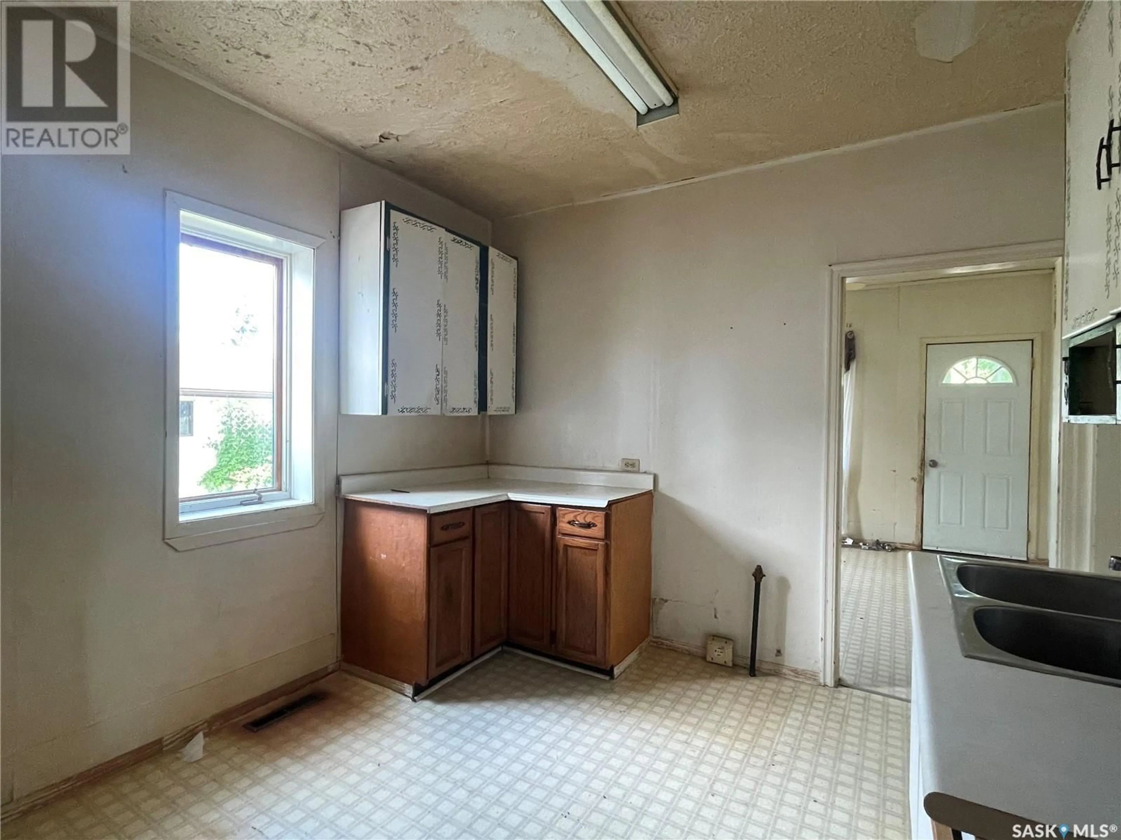 A pic of a room for 615 2ND STREET, Meadow Lake Saskatchewan S9X1E6