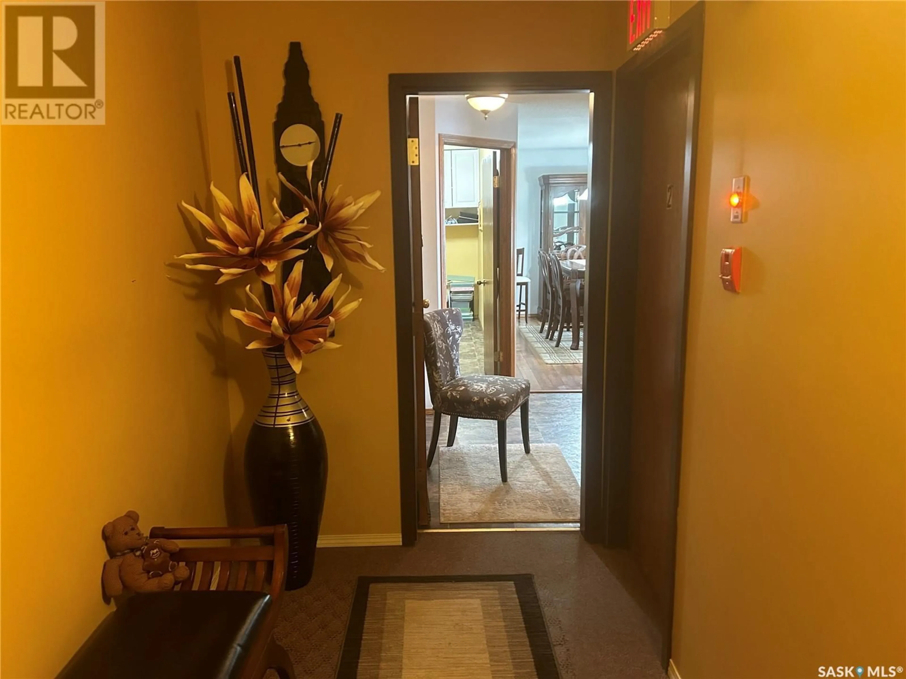 Indoor foyer for 203 - 408 HERITAGE DRIVE, Estevan Saskatchewan S4A2P7