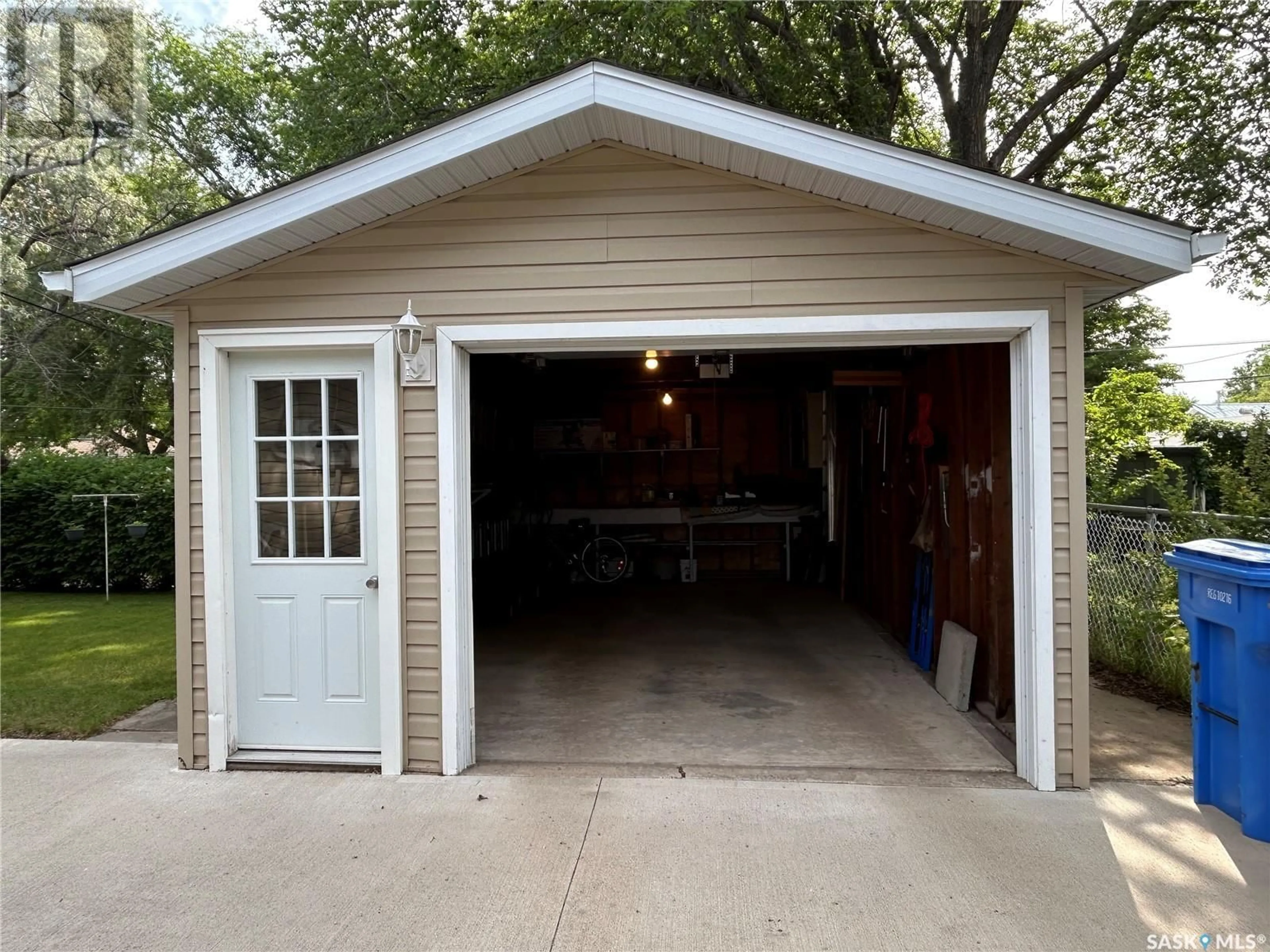 Indoor garage for 614 ROOKS AVENUE, Estevan Saskatchewan S4A0B3