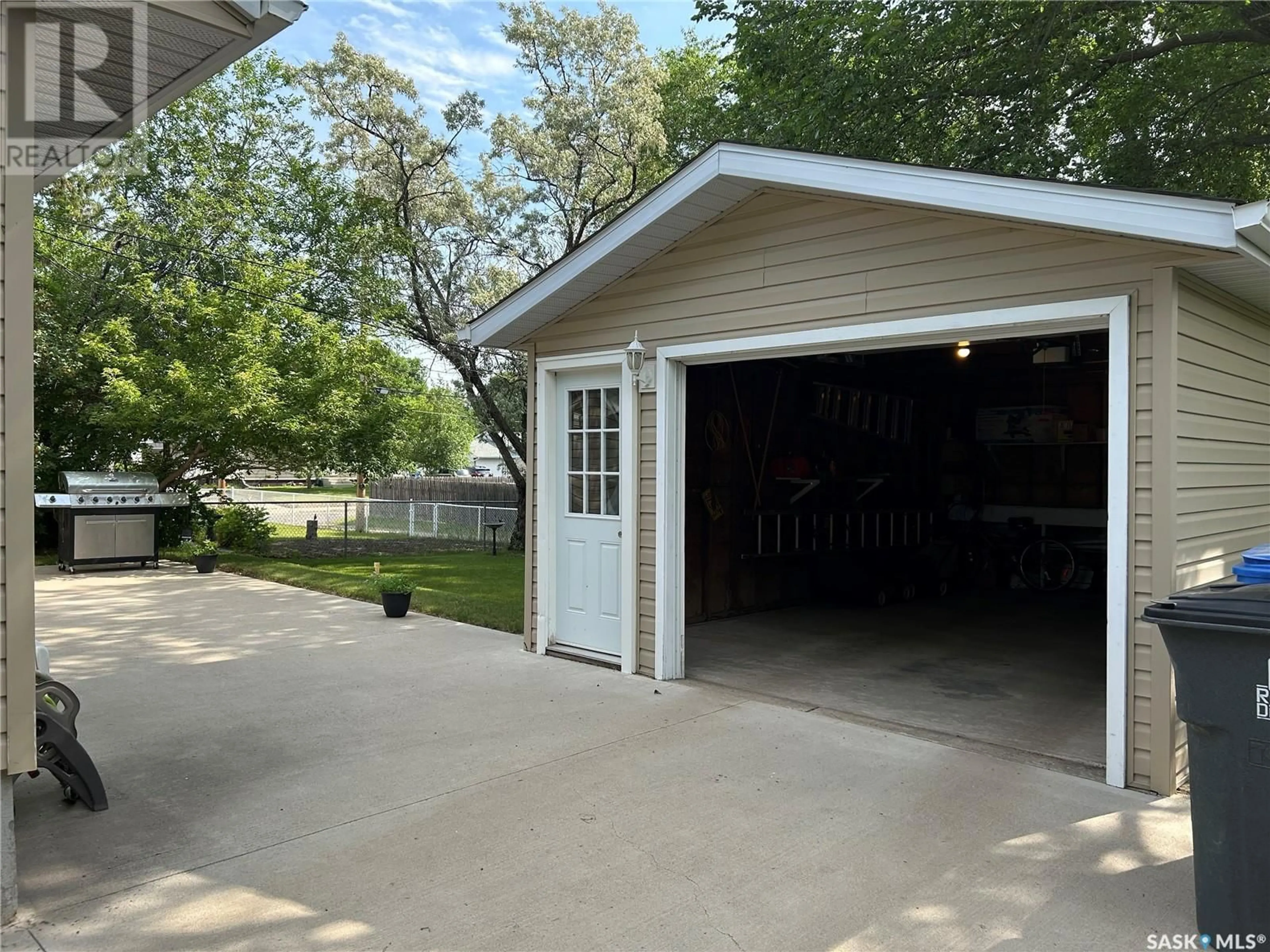 Indoor garage for 614 ROOKS AVENUE, Estevan Saskatchewan S4A0B3