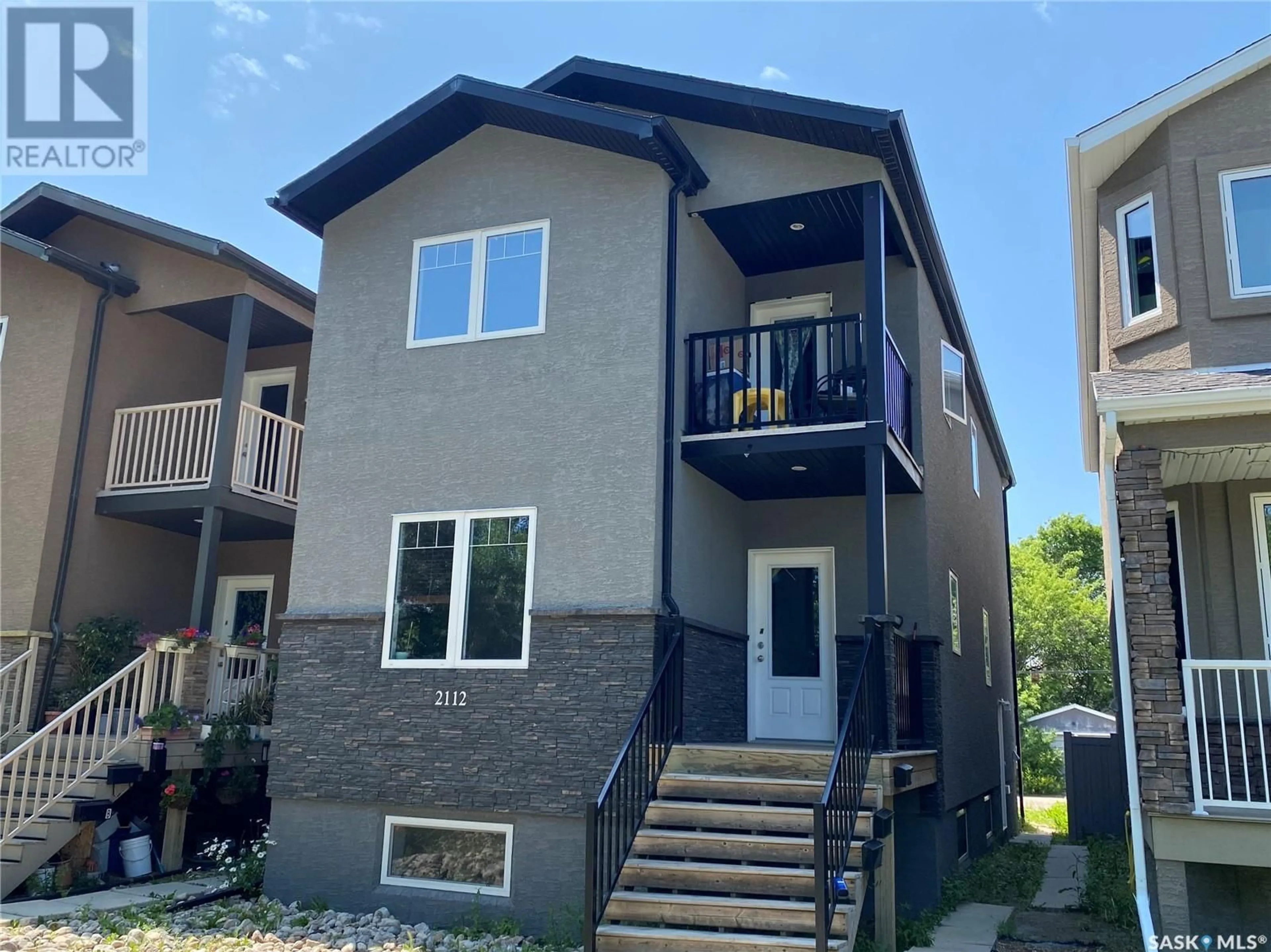 Home with vinyl exterior material, street for 2112 PRINCESS STREET, Regina Saskatchewan S4T3Z6