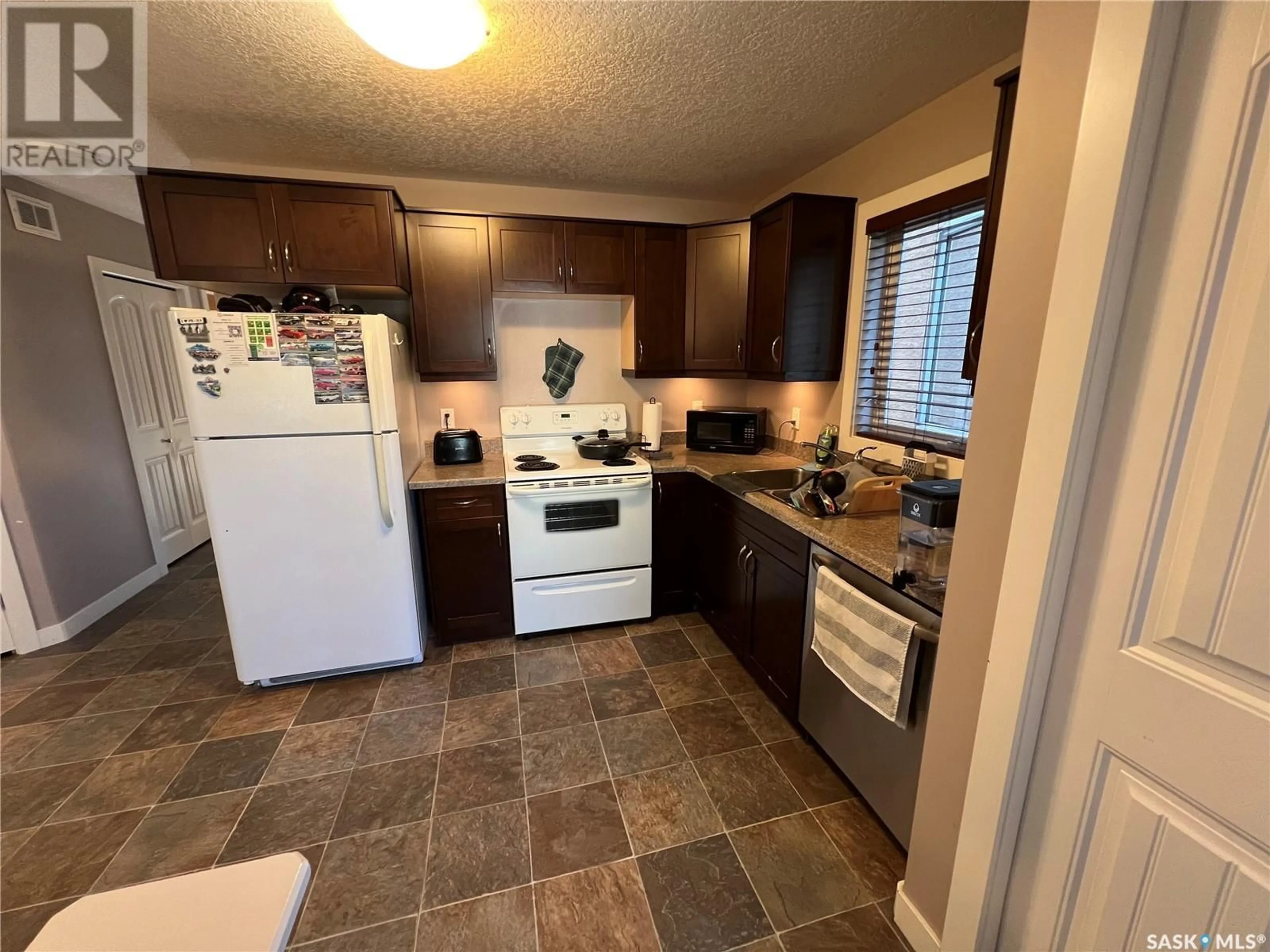 Standard kitchen, unknown for 2112 PRINCESS STREET, Regina Saskatchewan S4T3Z6