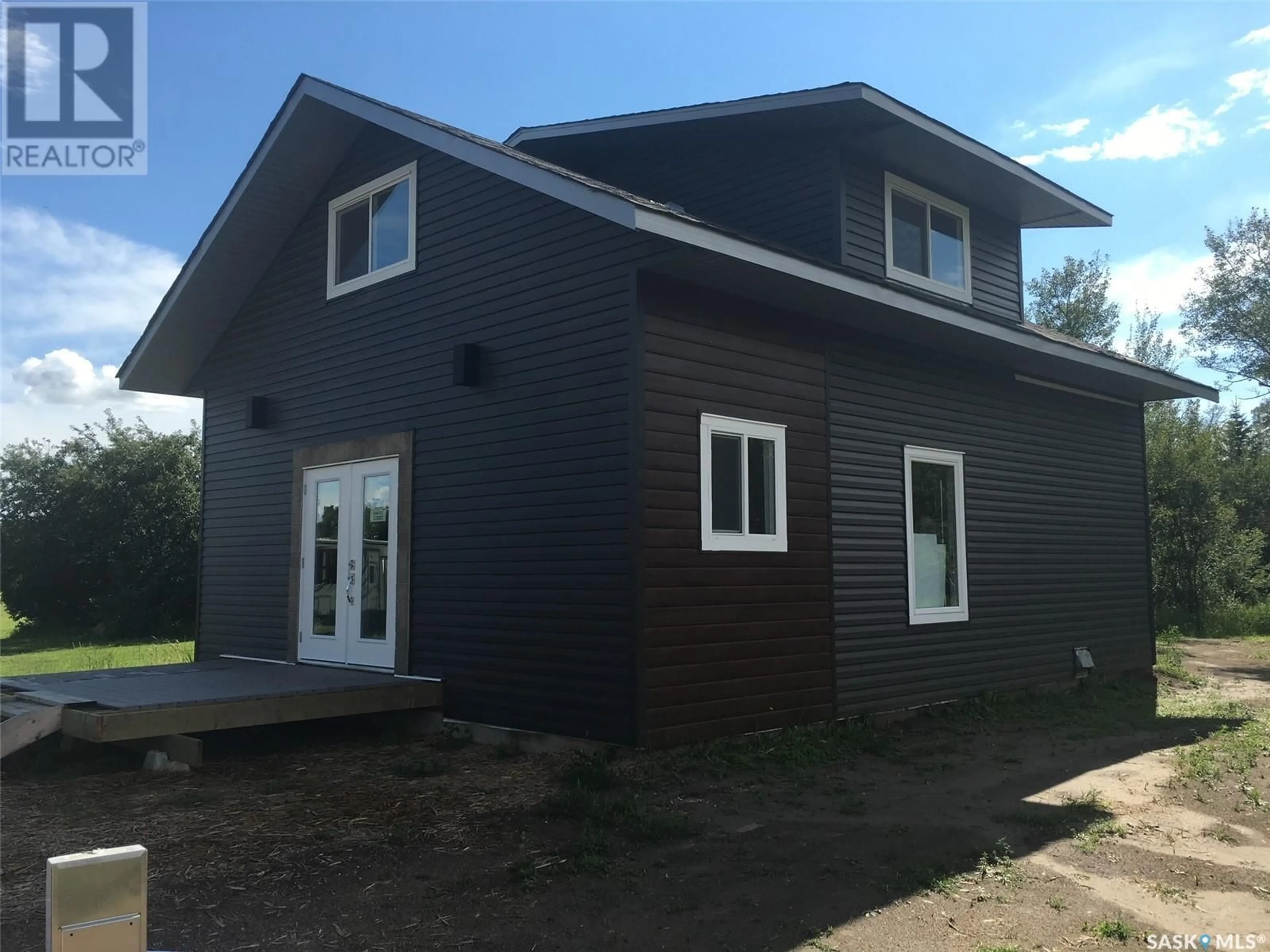 Home with vinyl exterior material, building for 11 HIGHWAY, Dundurn Rm No. 314 Saskatchewan S0K1K0