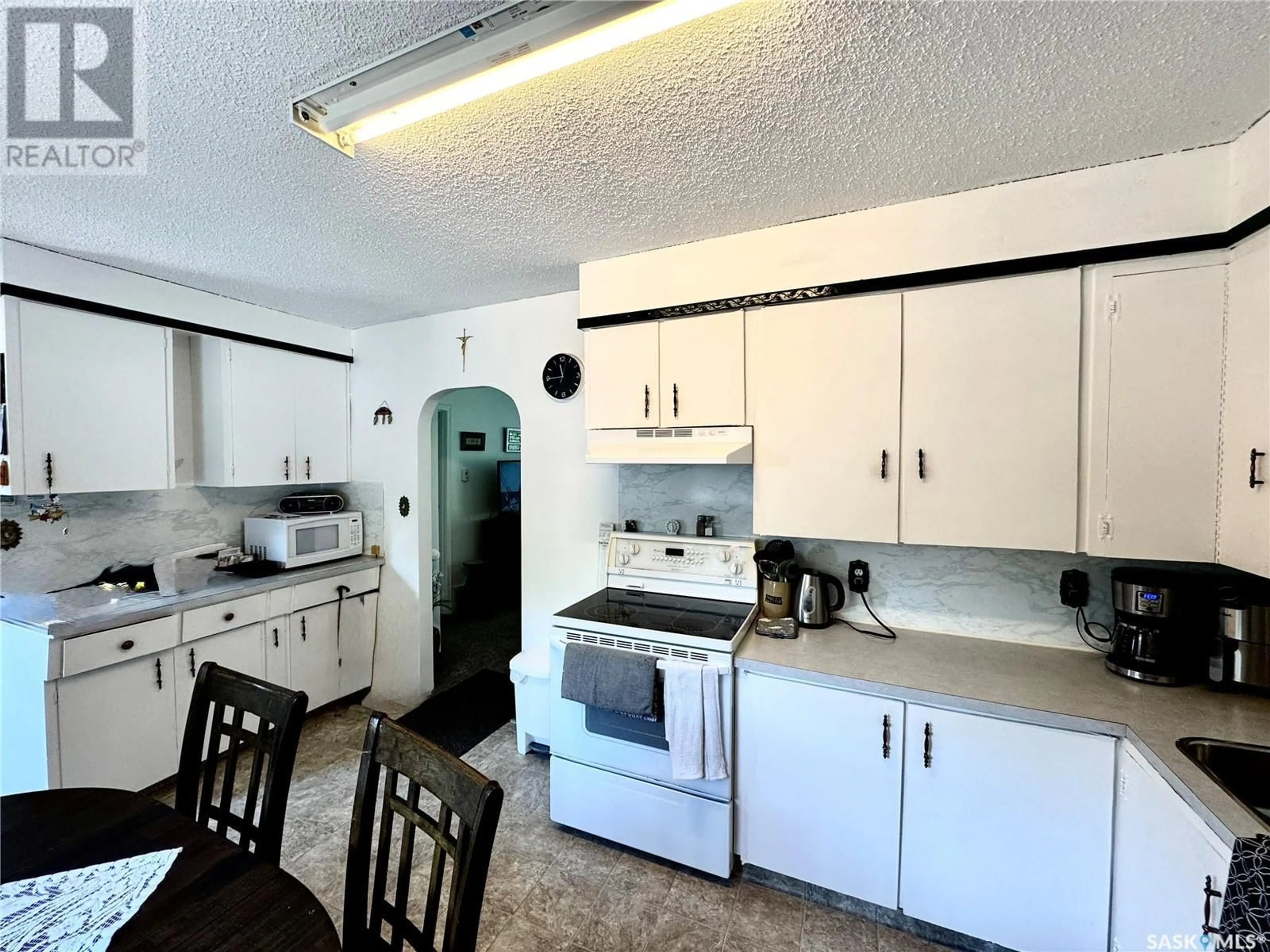 Standard kitchen, ceramic/tile floor for 320 101ST STREET, Humboldt Saskatchewan S0K2A0