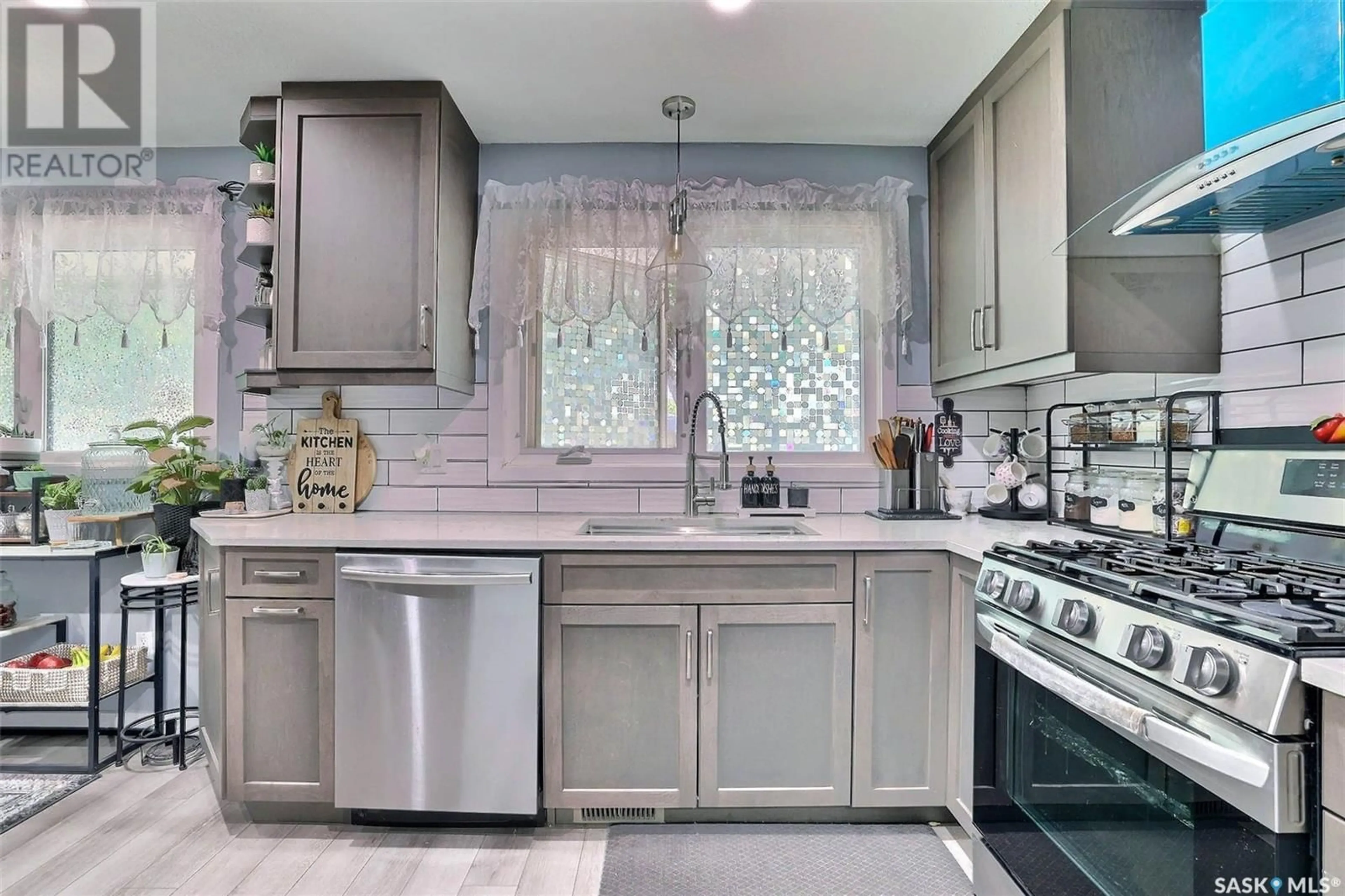 Contemporary kitchen, ceramic/tile floor for 135 WOODWARD AVENUE, Regina Saskatchewan S4R3H5
